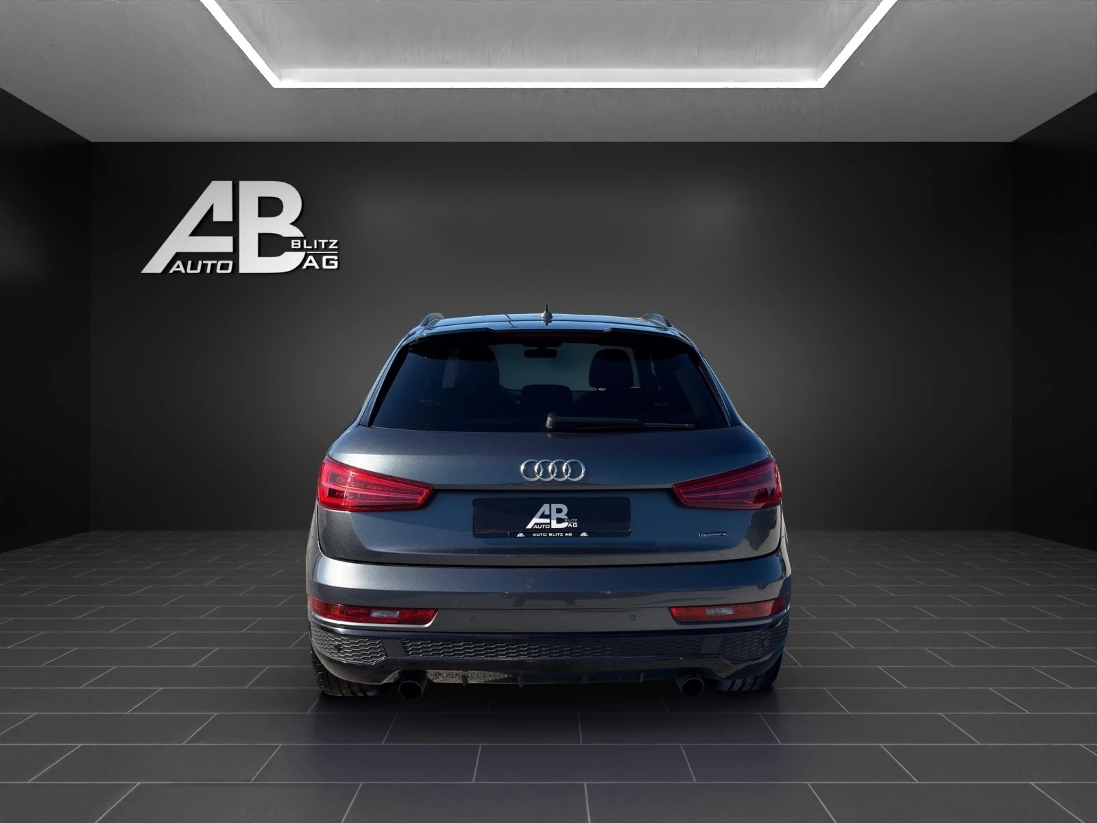 AUDI Q3 2.0 TFSI S-Line sport quattro S-tronic mit 220 PS-showroom-element-3