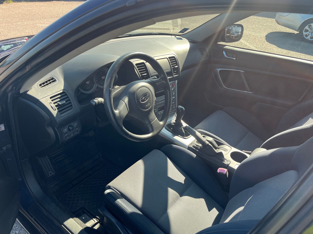 SUBARU Legacy 2.0i AWD-image-9