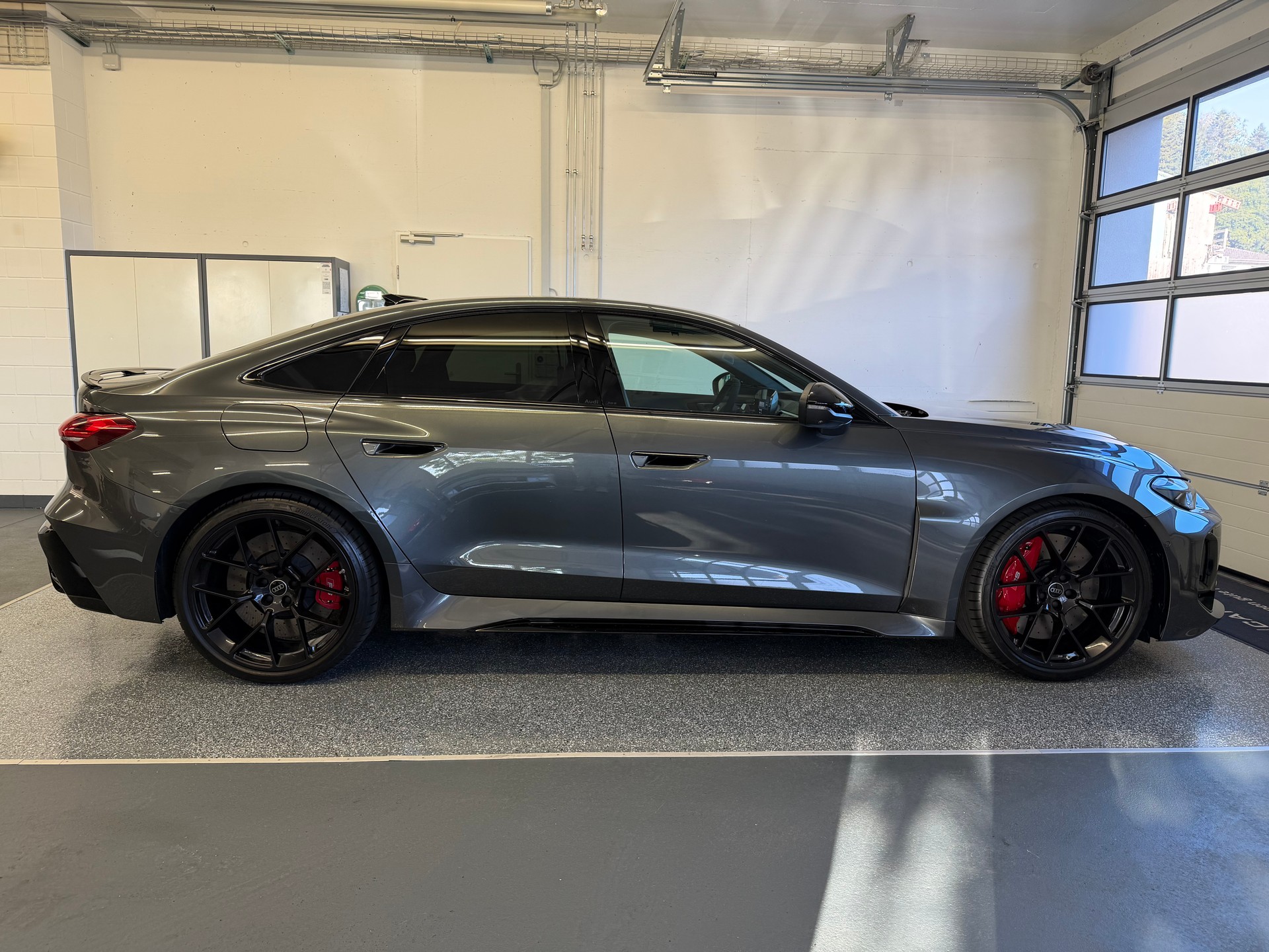AUDI RS 5 Limousine, CH Typenschein, V-Max Anhebung, Tech pro Paket, Head up Display, OLED-image-11