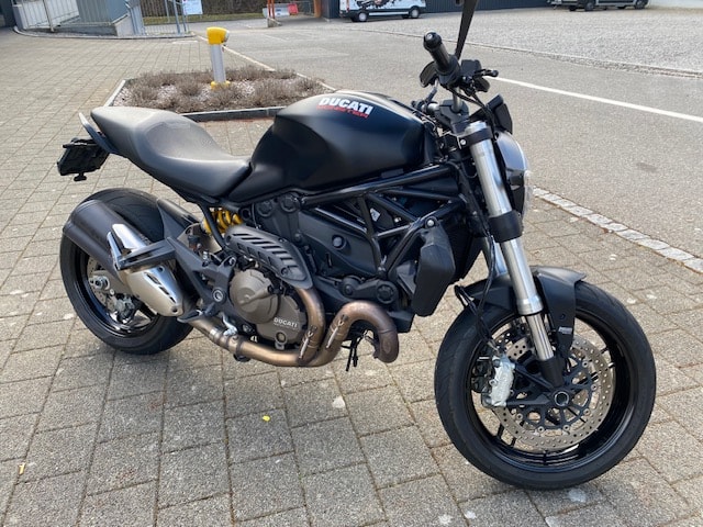 DUCATI Monster 821 Dark-image-7