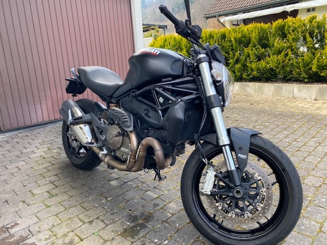 DUCATI Monster 821 Dark-image-1