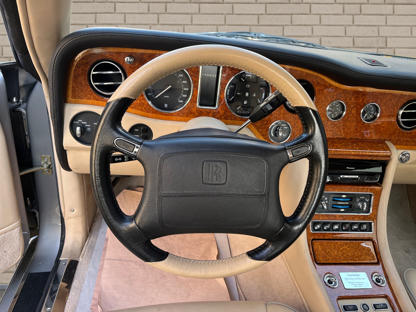 ROLLS-ROYCE Corniche Last of Line Nr. 54 of 56-image-8