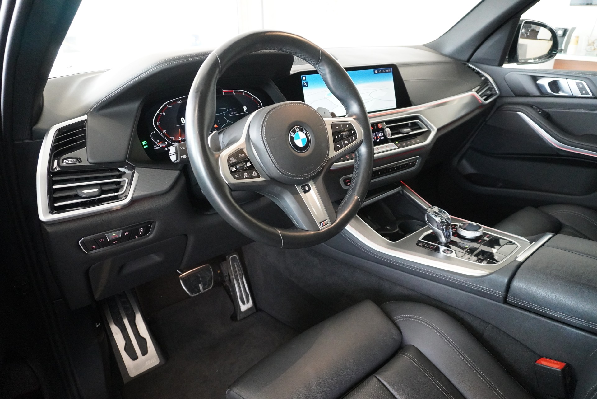 BMW X5 xDrive 48V 40d M Sport Steptronic-image-12