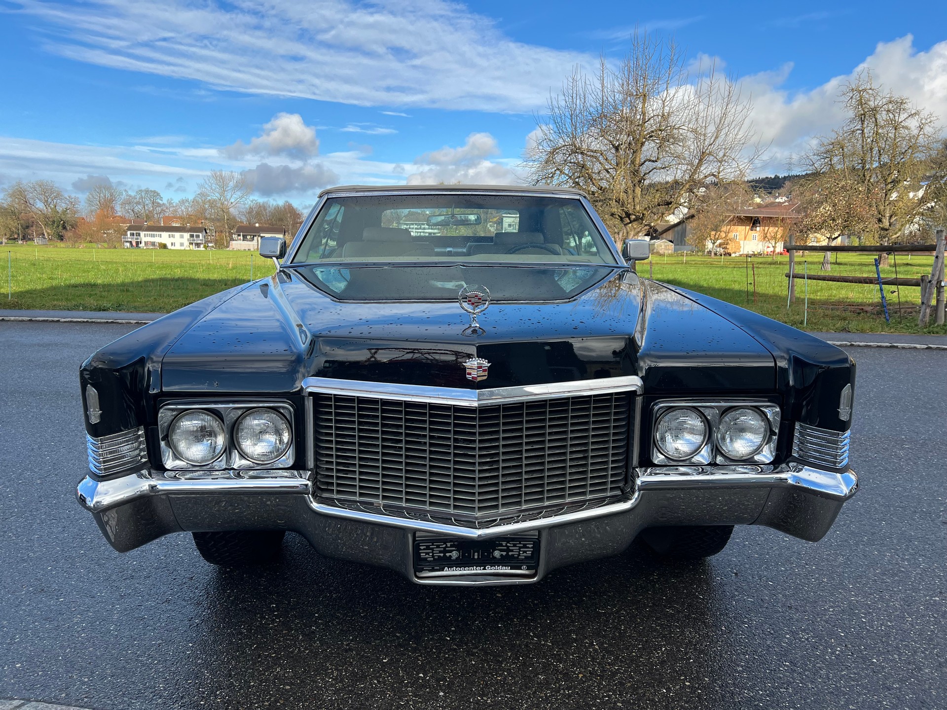 CADILLAC CONVERTIBLE-showroom-element-1