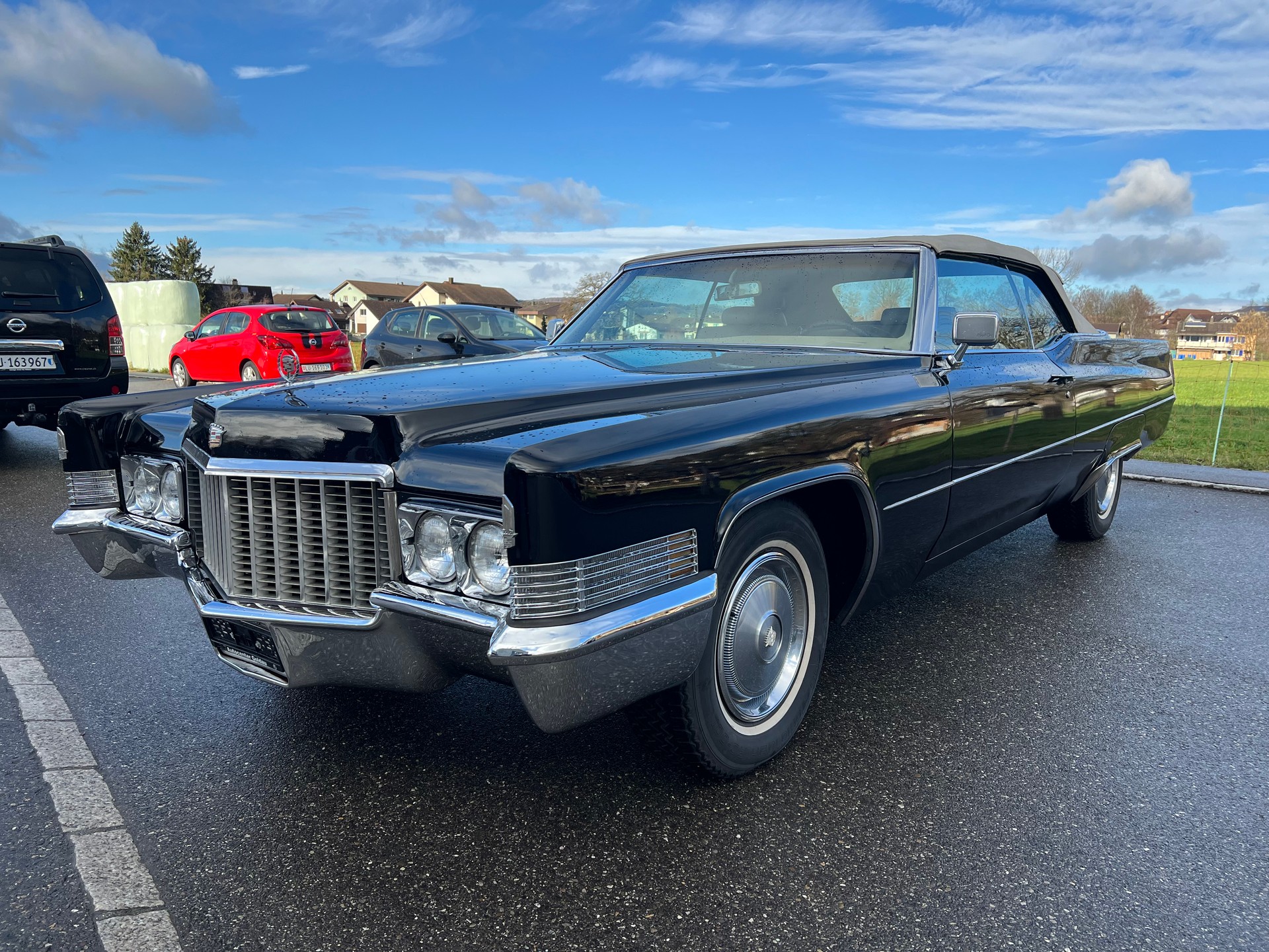 CADILLAC CONVERTIBLE-showroom-element-2