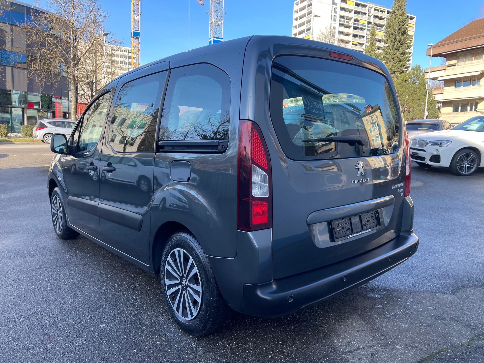 PEUGEOT Partner 1.6 e-HDI Active EGS6-image-2