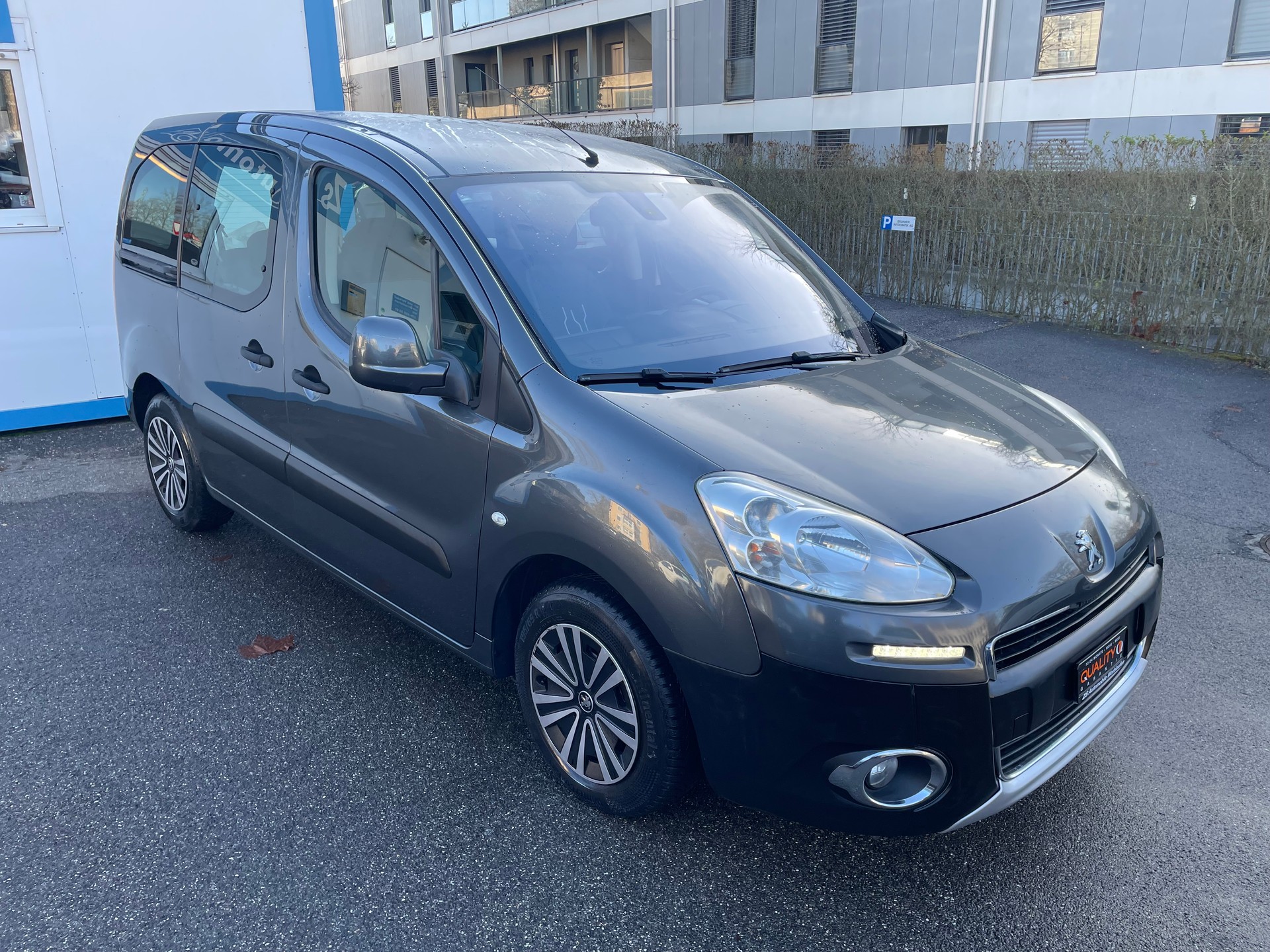 PEUGEOT Partner 1.6 e-HDI Active EGS6-image-4