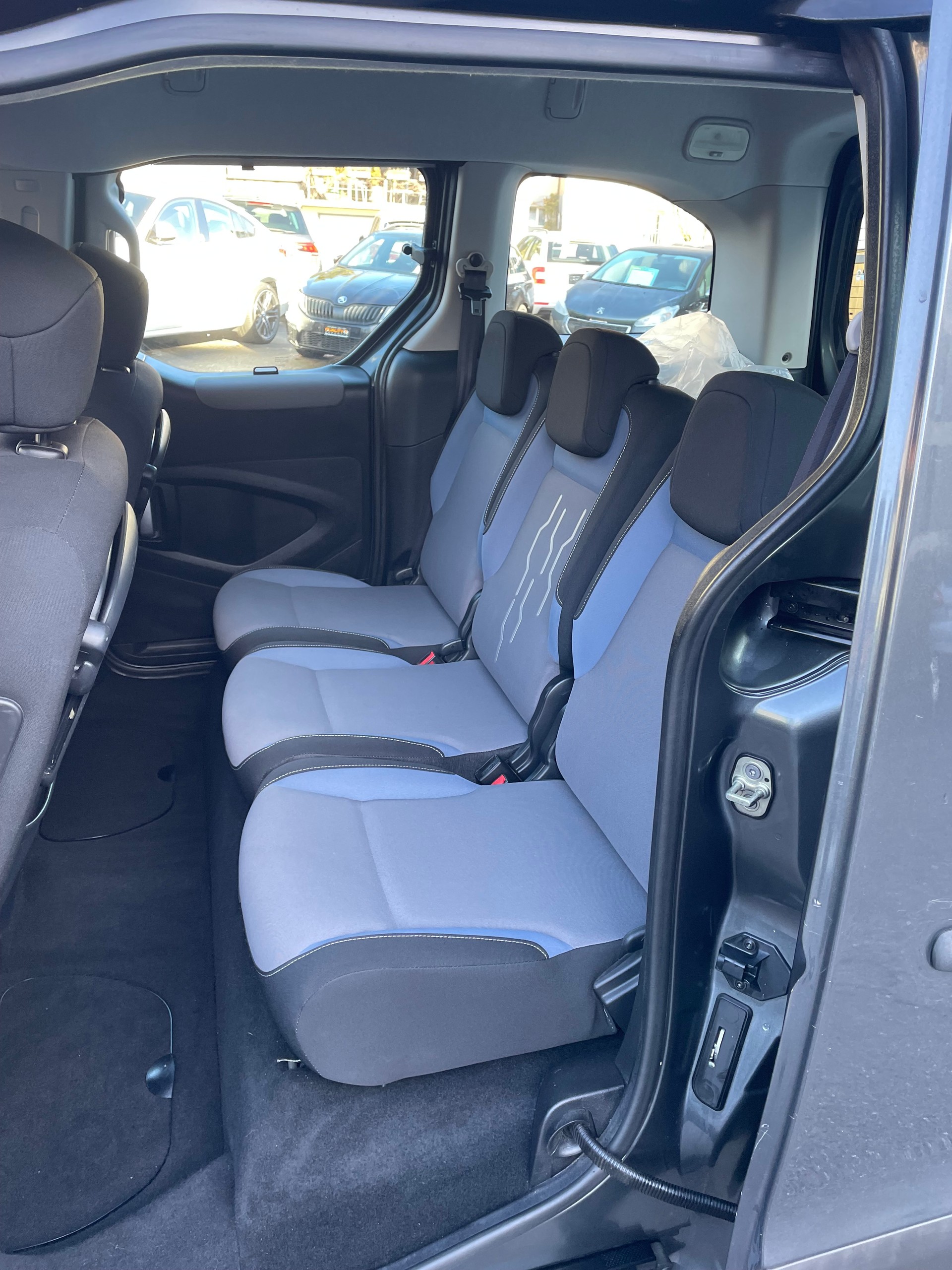 PEUGEOT Partner 1.6 e-HDI Active EGS6-image-8