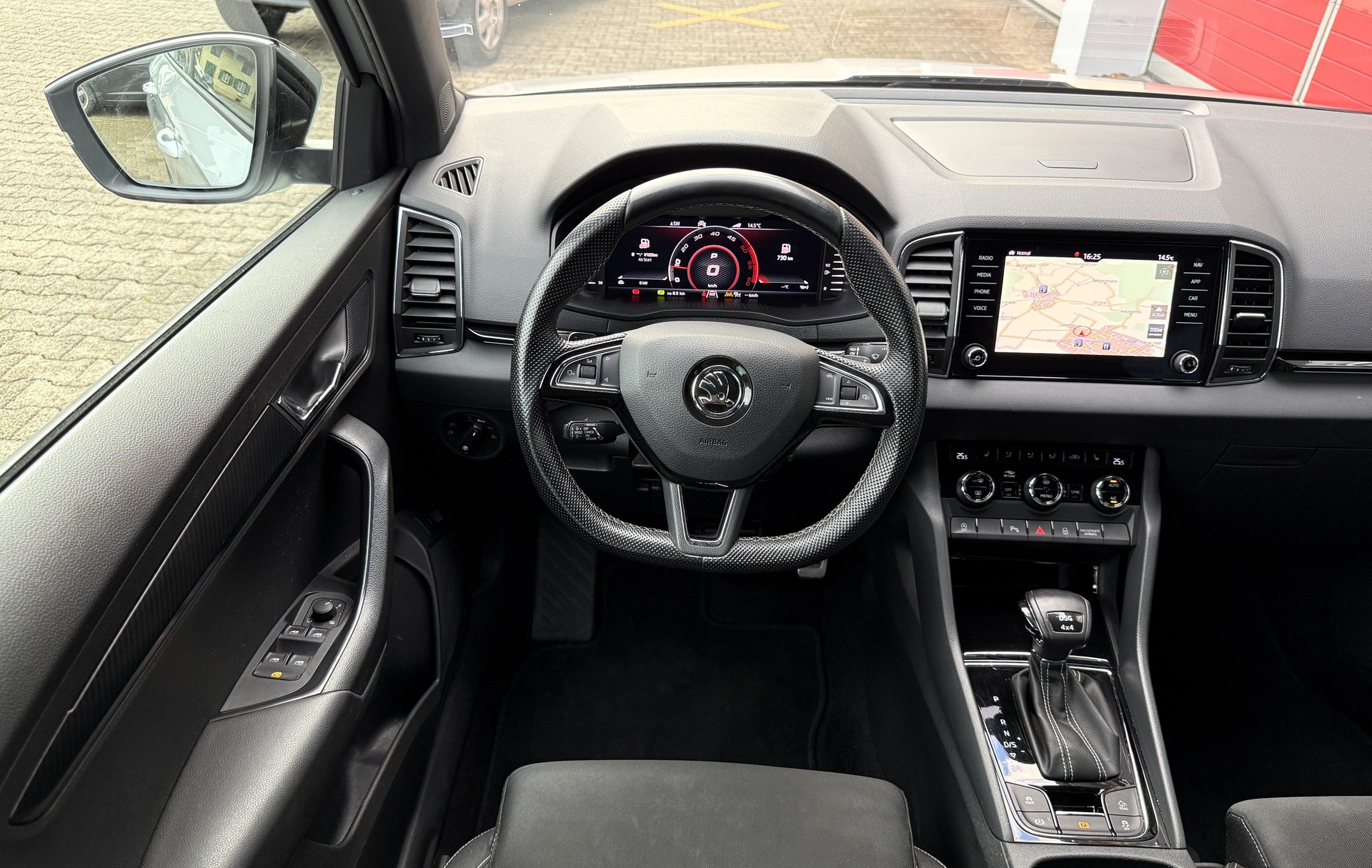 SKODA Karoq 2.0 TDI SCR SportLine 4x4 DSG-image-9