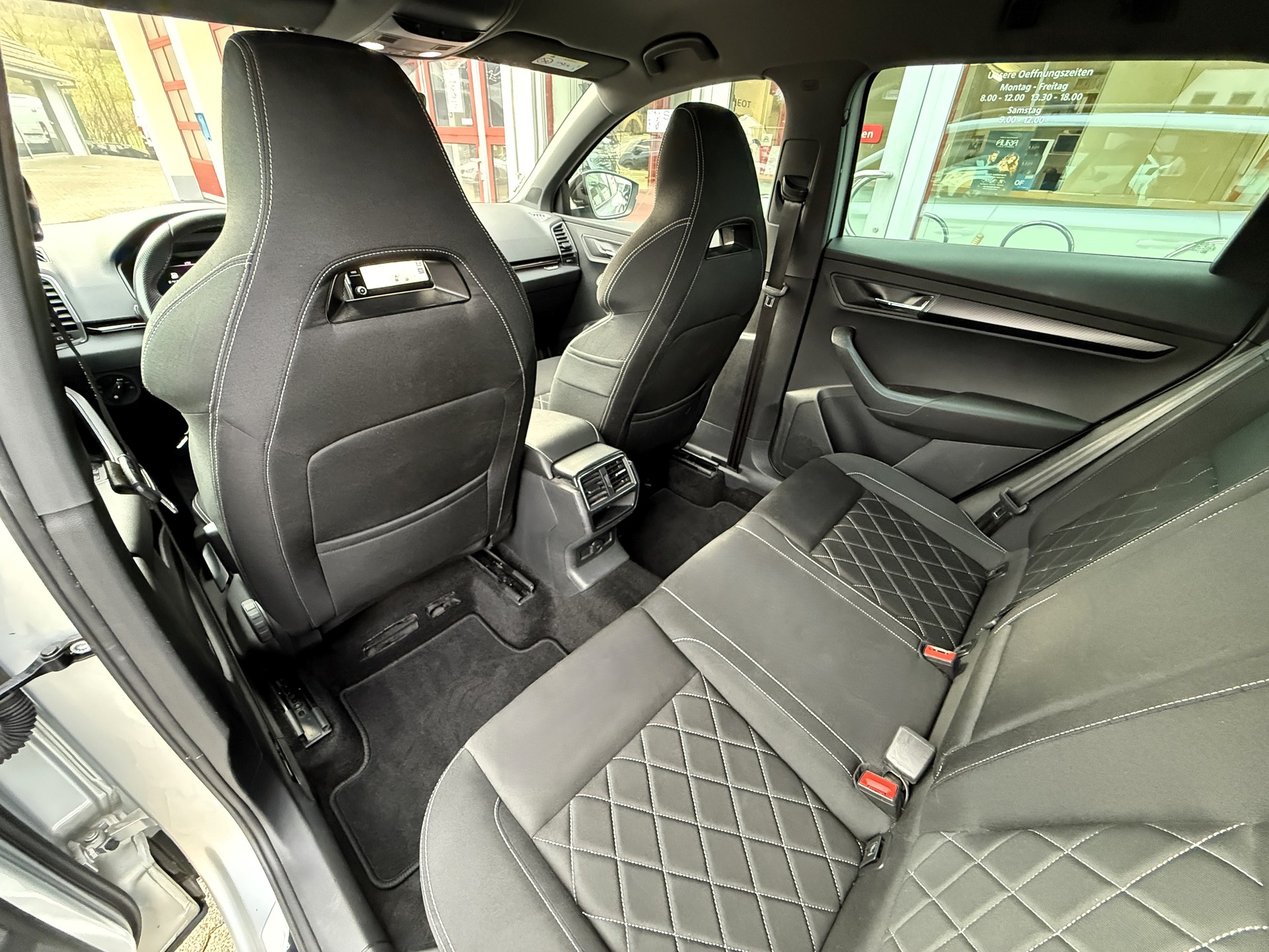 SKODA Karoq 2.0 TDI SCR SportLine 4x4 DSG-image-12