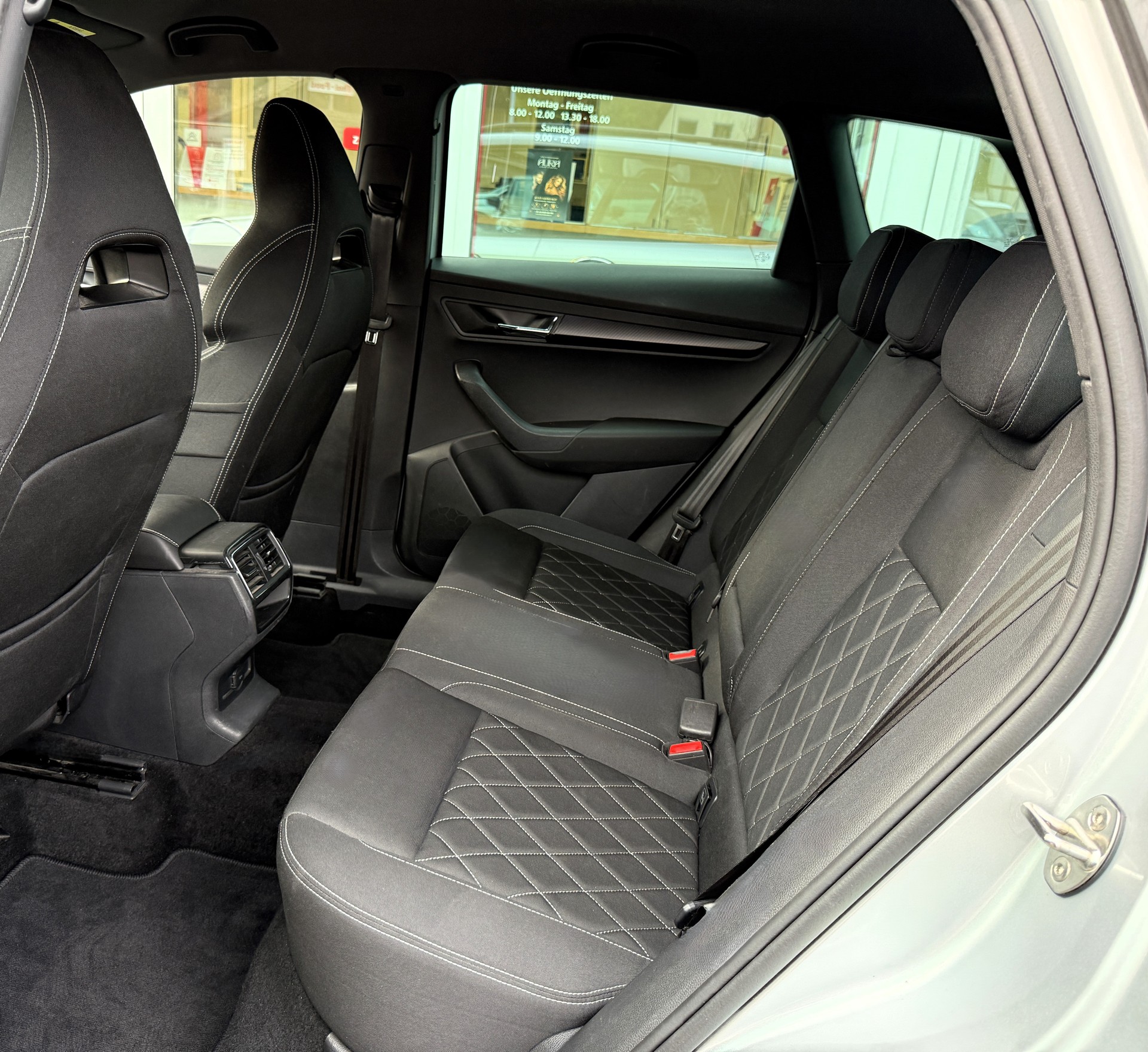 SKODA Karoq 2.0 TDI SCR SportLine 4x4 DSG-image-11
