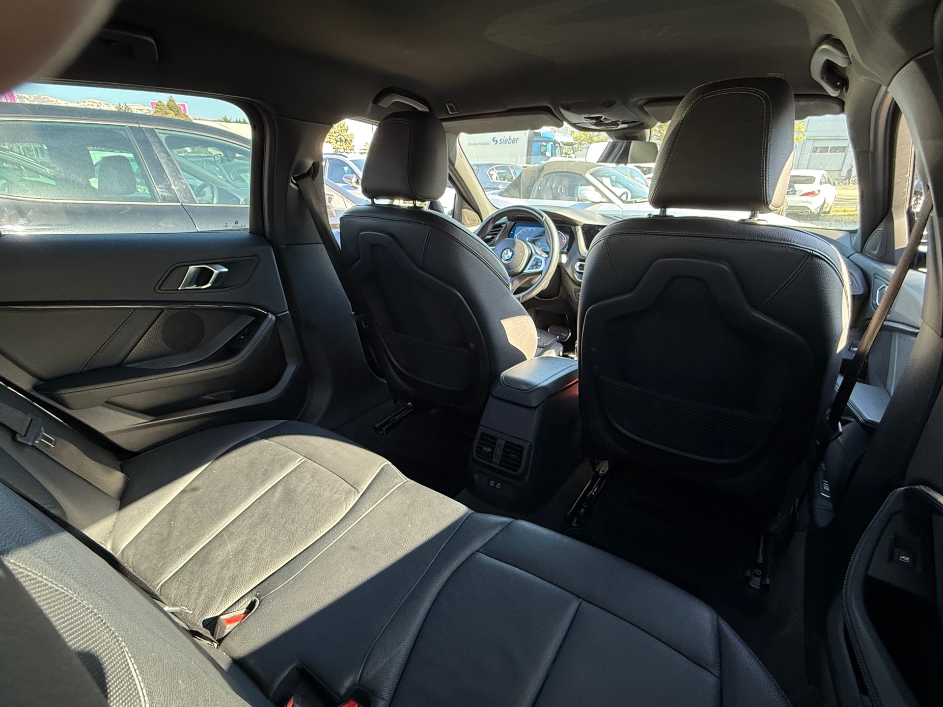 BMW 120d xDrive Steptronic M Sport-image-10