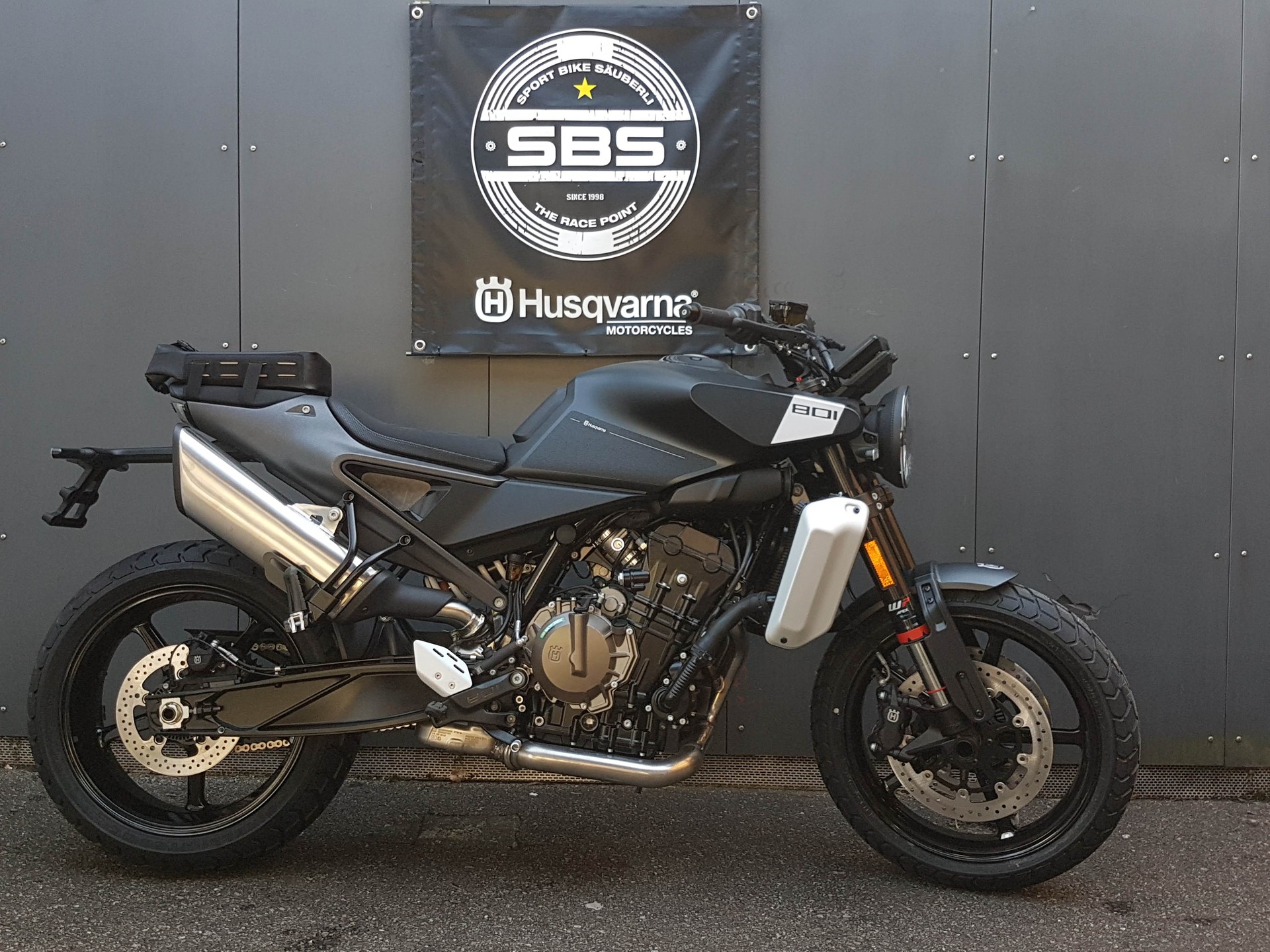 HUSQVARNA Svartpilen 801-image-1