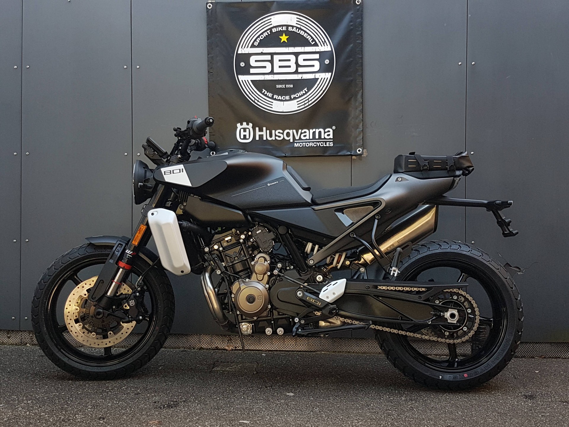 HUSQVARNA Svartpilen 801-image-0