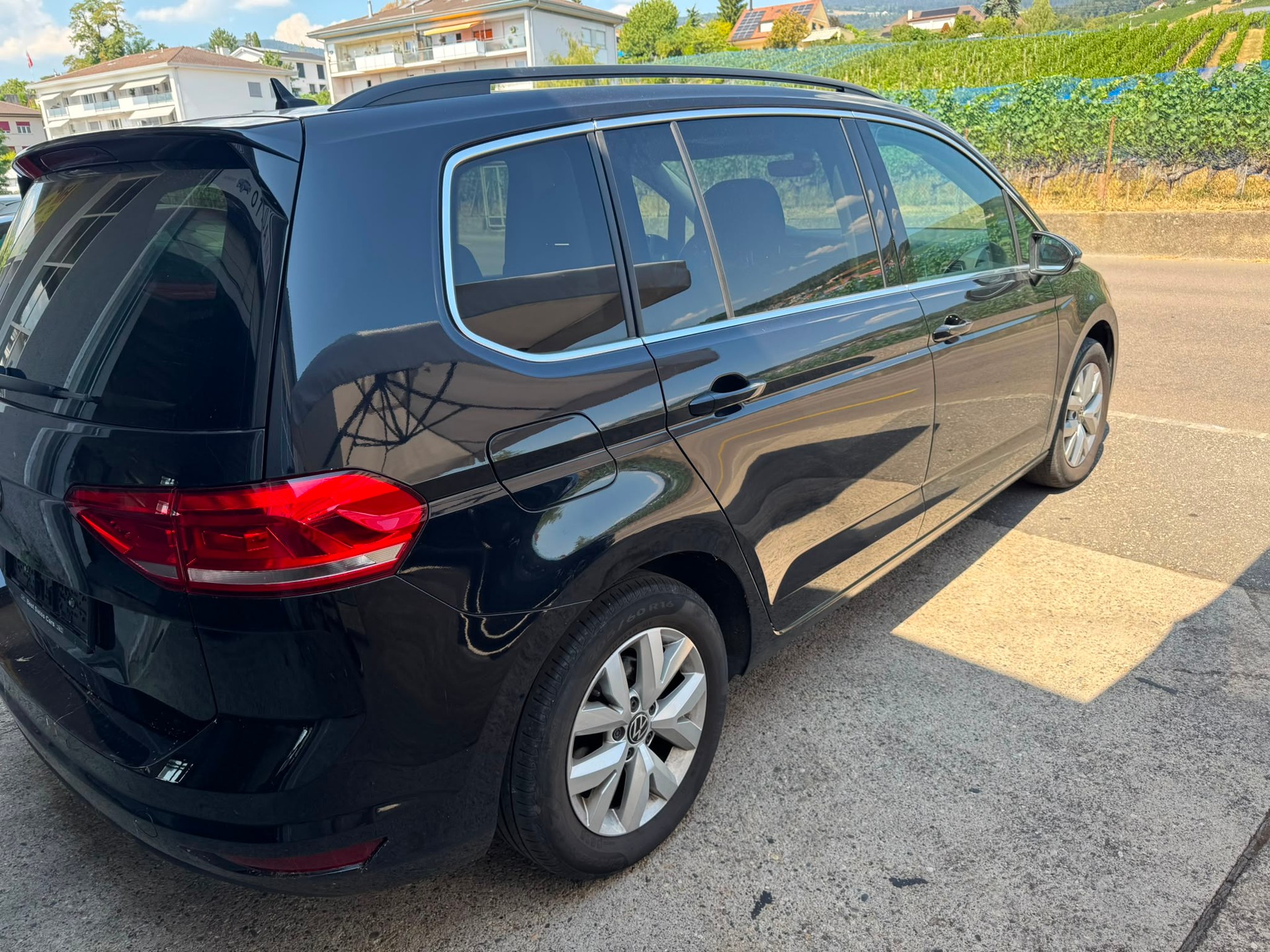 VW Touran 2.0 TDI BlueMotion Technology Comfortline DSG-image-8