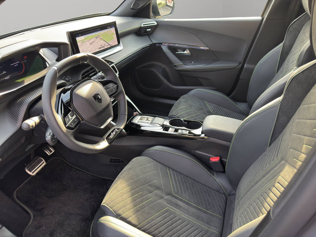 PEUGEOT 2008 1.2 Hybrid 145 GT-image-5