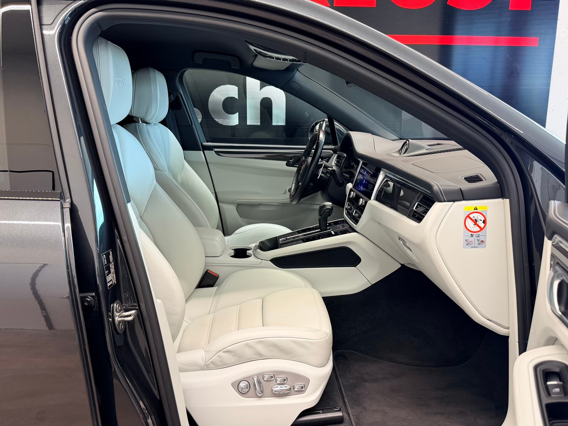 PORSCHE Macan GTS PDK-image-24
