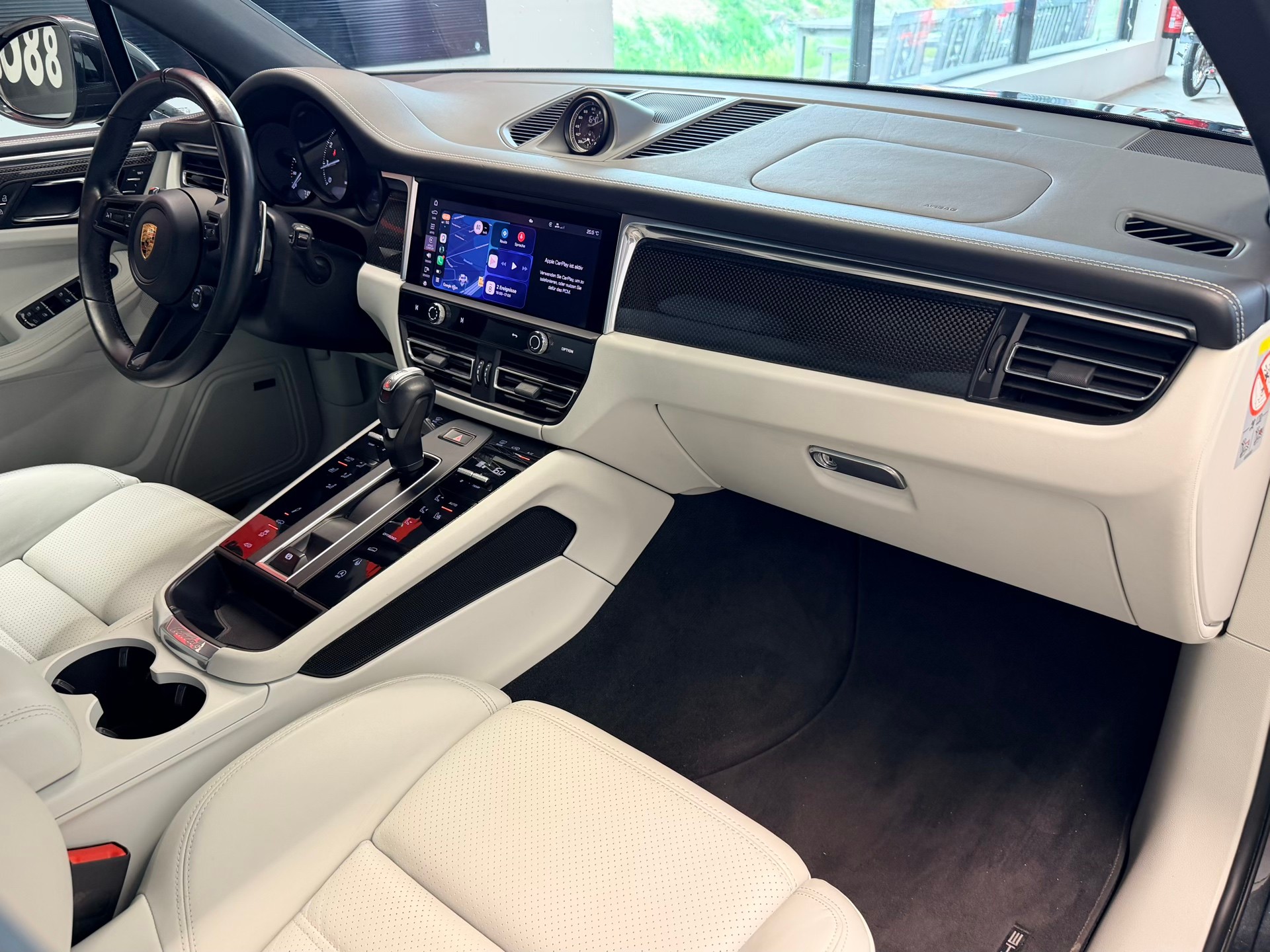 PORSCHE Macan GTS PDK-image-21