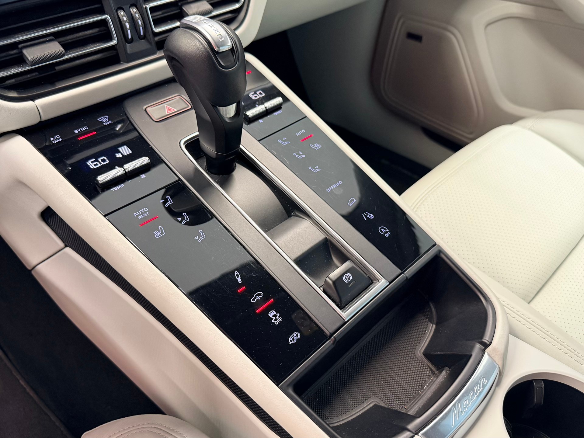 PORSCHE Macan GTS PDK-image-26