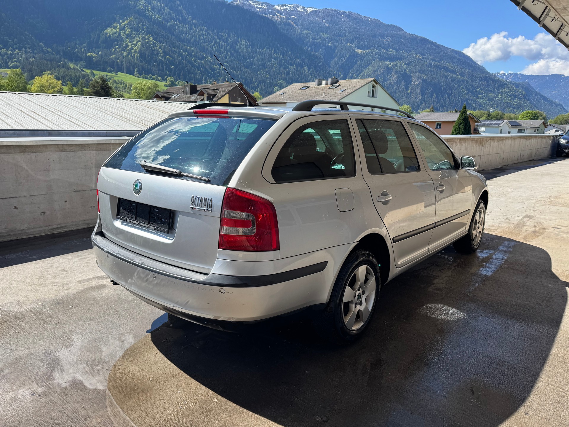 SKODA Octavia 1.9 TDI Swiss Adventure 4x4-image-2