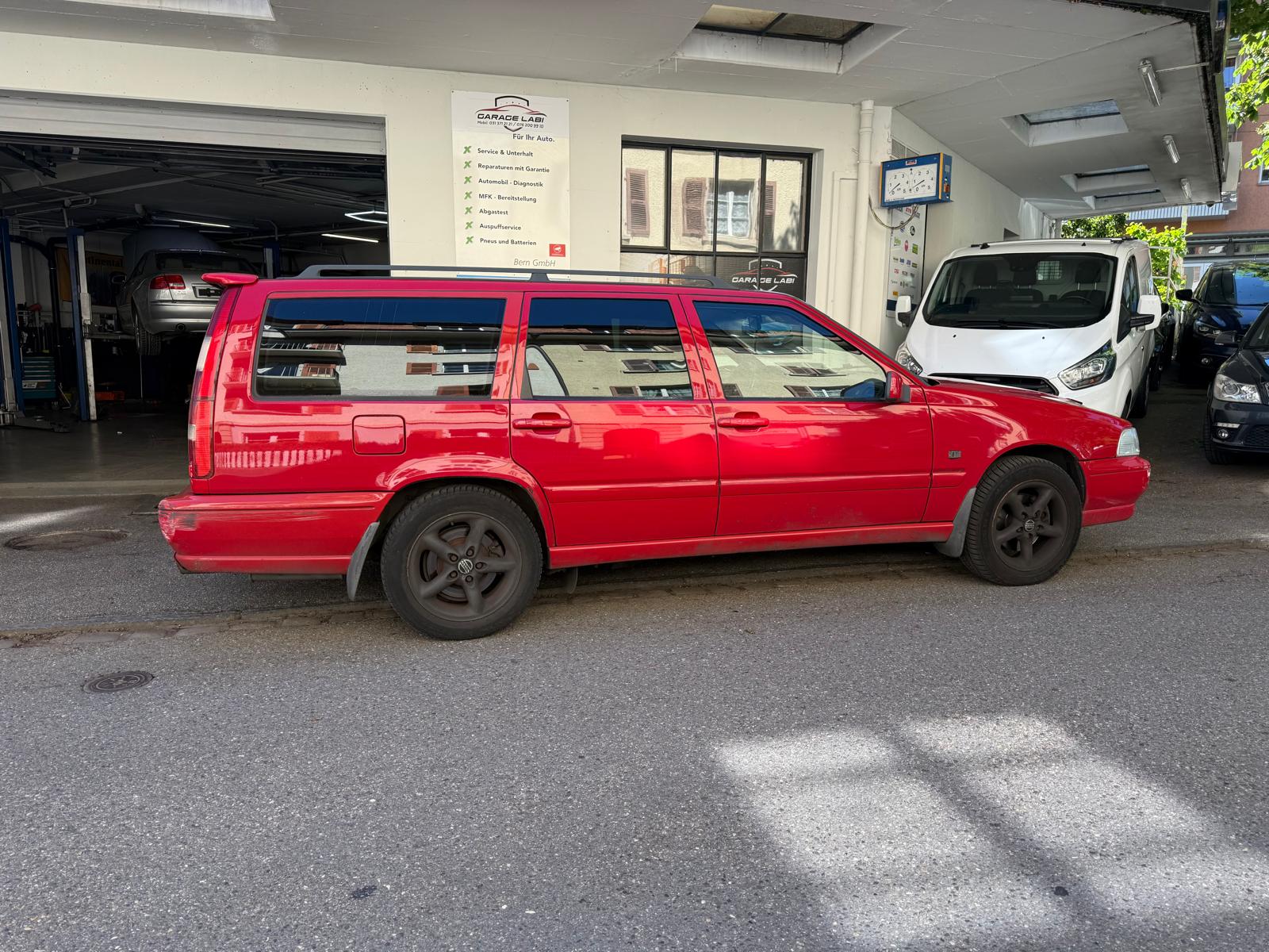VOLVO V70 2.5 LPT AWD-image-3