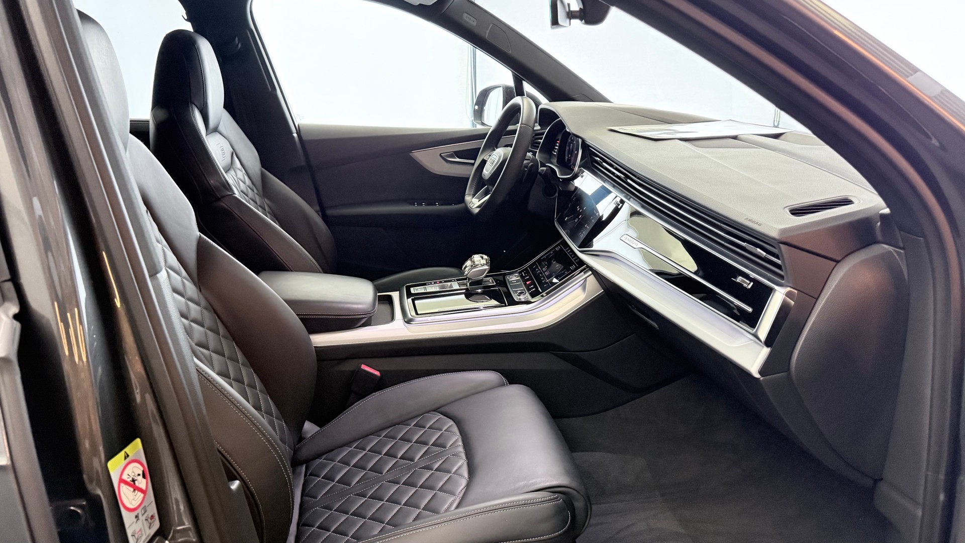 AUDI Q7 3.0 50 TDI S Line quattro T-Tronic-showroom-element-3