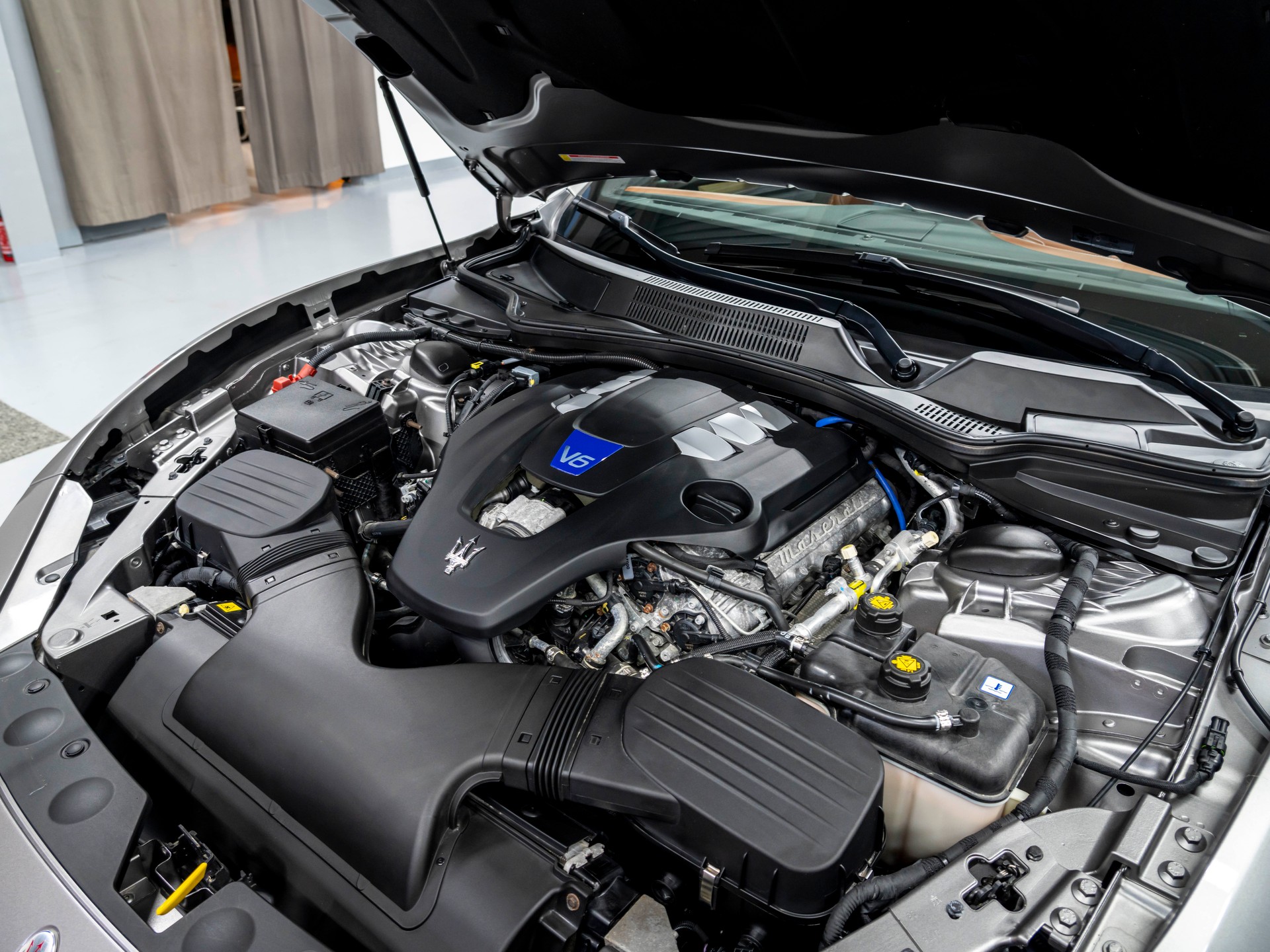 MASERATI Ghibli S Q4 3.0 V6 GranLusso Automatica-image-14