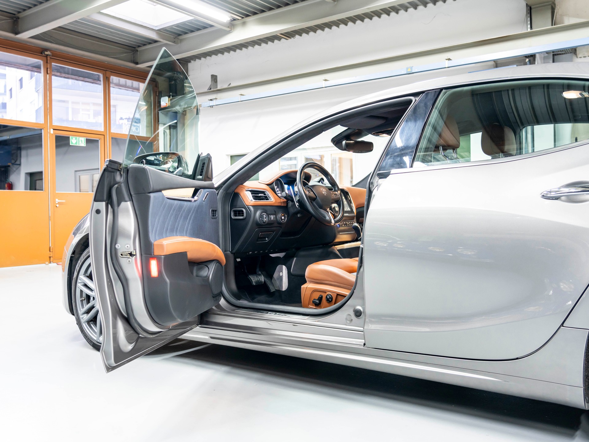 MASERATI Ghibli S Q4 3.0 V6 GranLusso Automatica-image-21