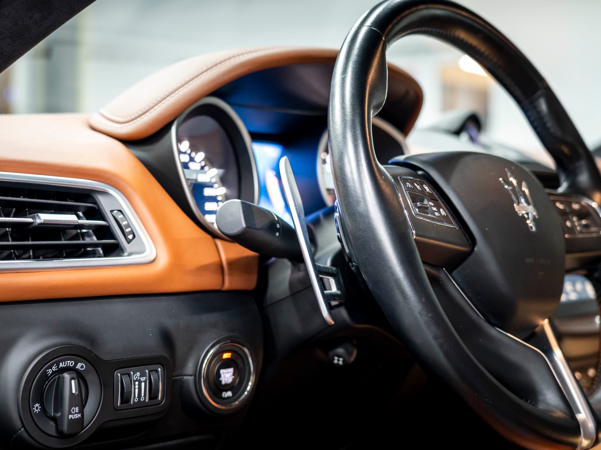MASERATI Ghibli S Q4 3.0 V6 GranLusso Automatica-image-16