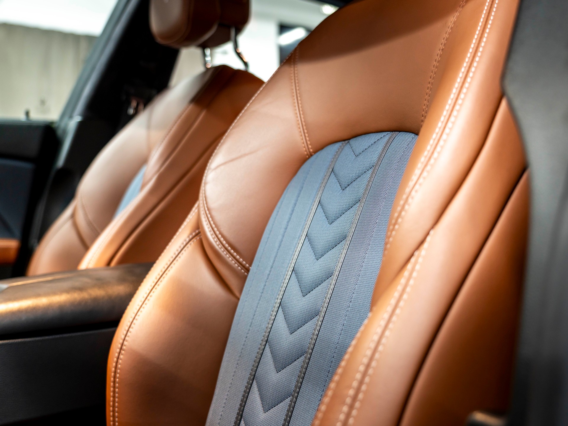 MASERATI Ghibli S Q4 3.0 V6 GranLusso Automatica-image-19