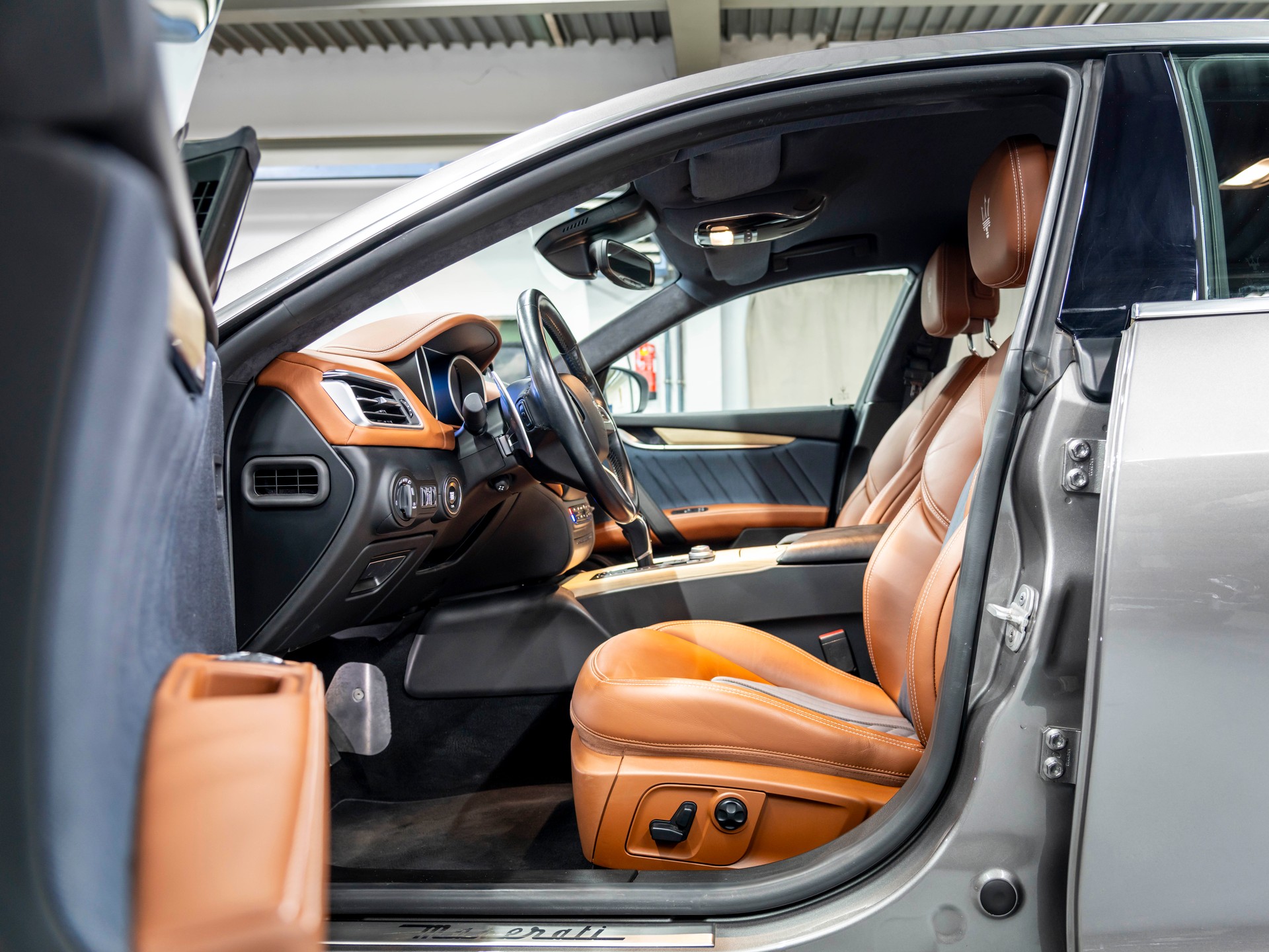 MASERATI Ghibli S Q4 3.0 V6 GranLusso Automatica-image-10