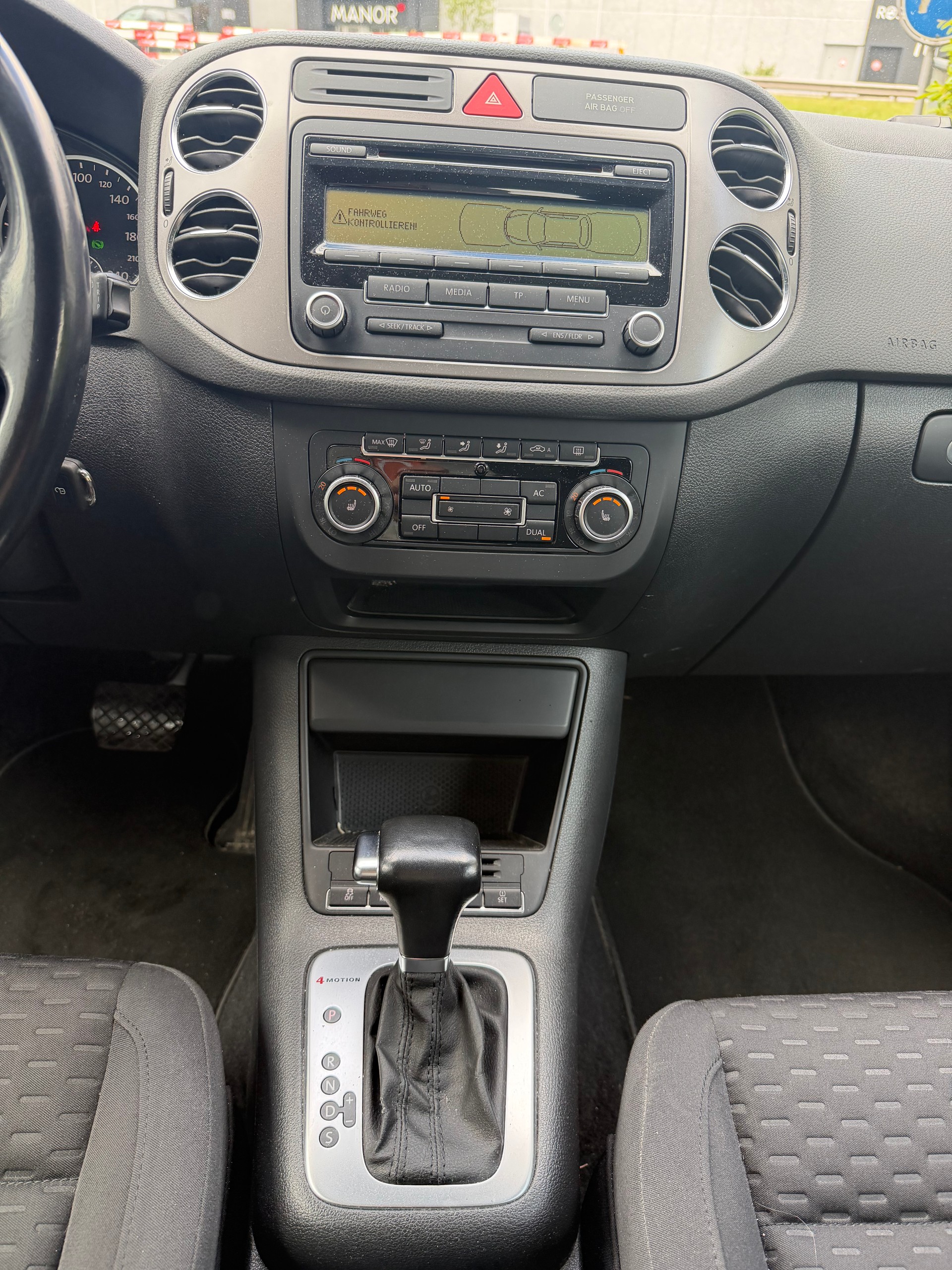 VW Tiguan 2.0 TSI Track&Field Tiptronic-image-11