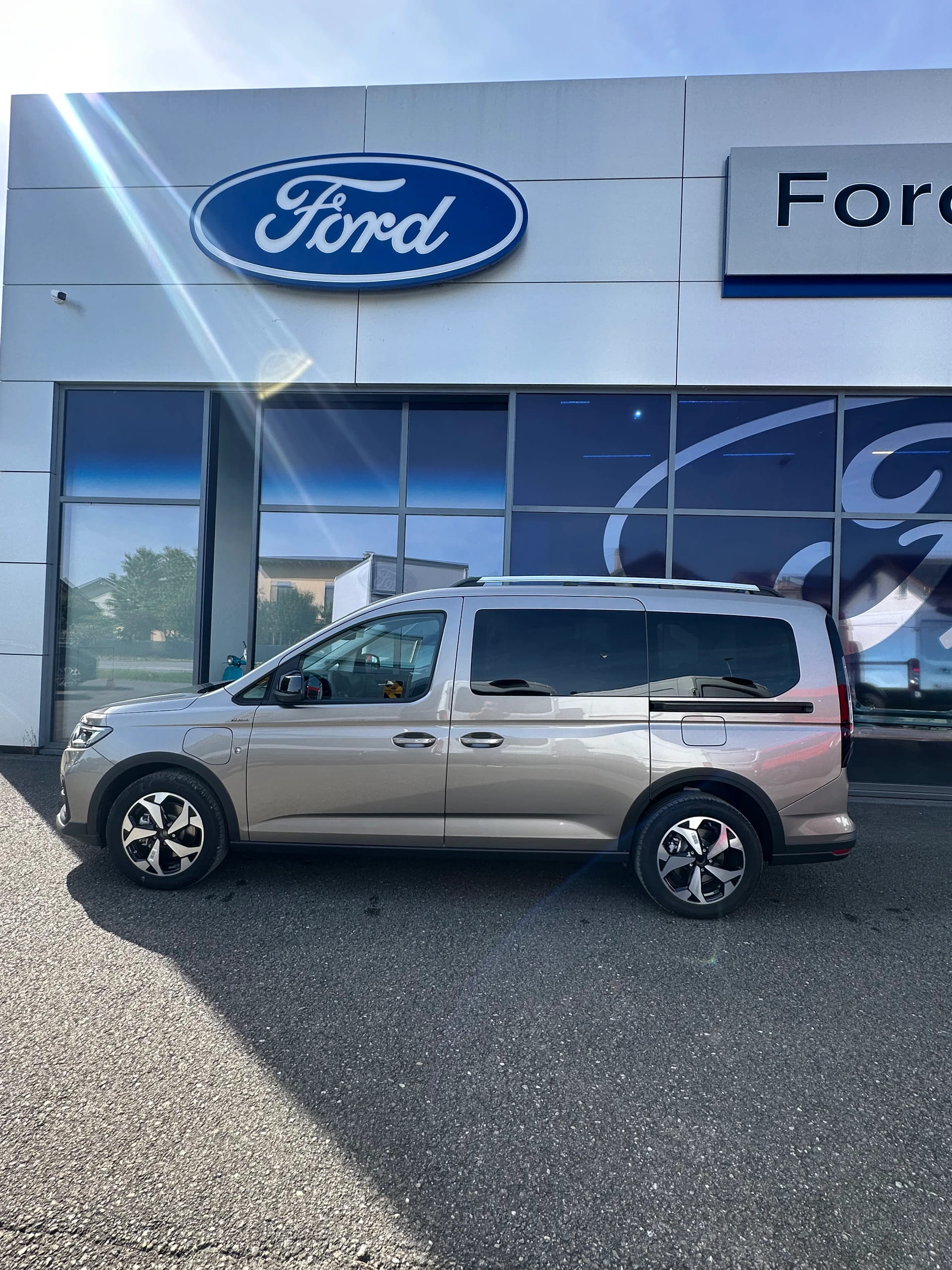 FORD TOURNEO CONNECT Grand 1.5 EcoB Active/PHEV/Aut.-image-2