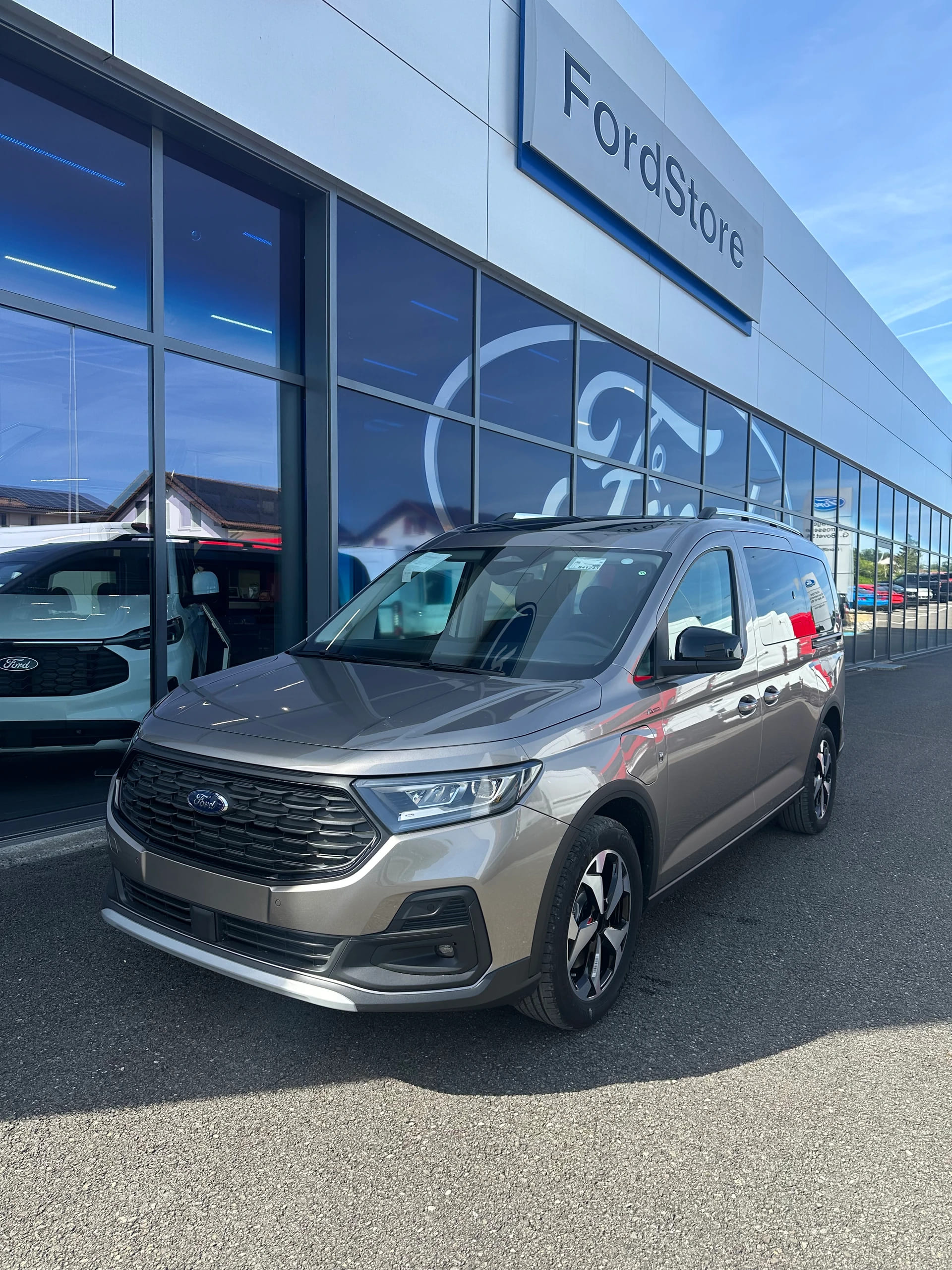 FORD TOURNEO CONNECT Grand 1.5 EcoB Active/PHEV/Aut.-image-1