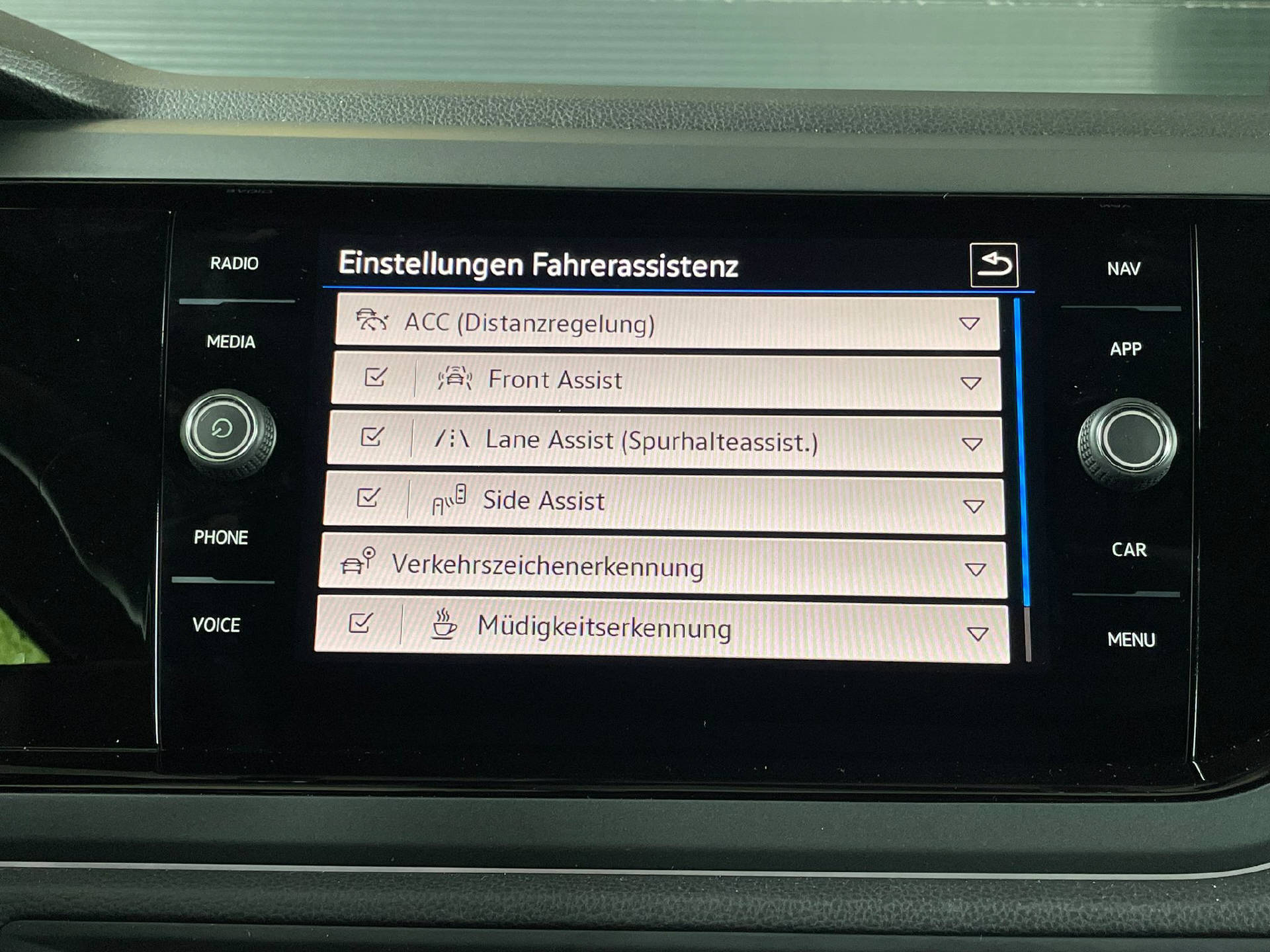 VW Taigo 1.5 TSI R-Line DSG-image-10