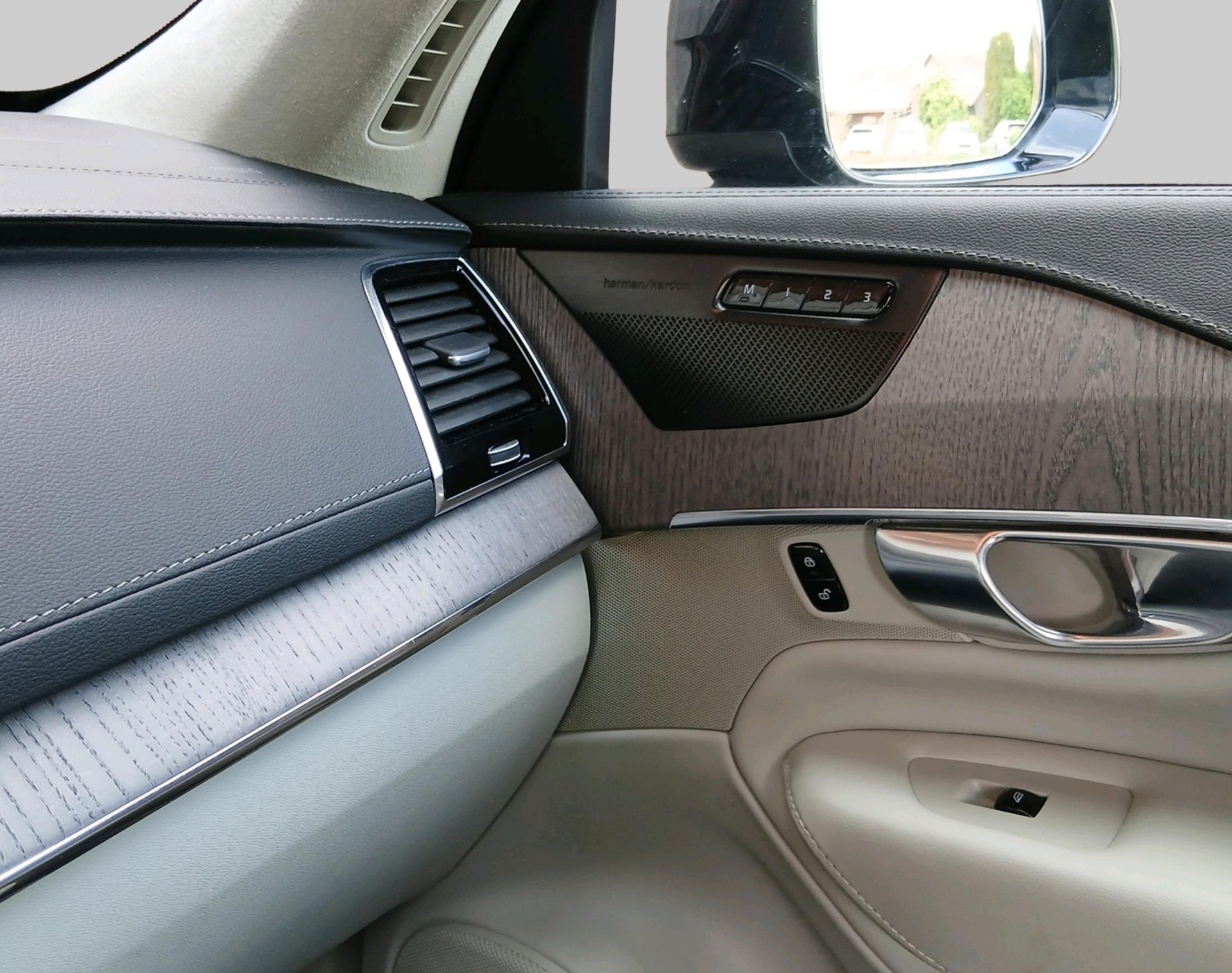 VOLVO XC90 2.0 T8 TE Ultimate Bright-image-18
