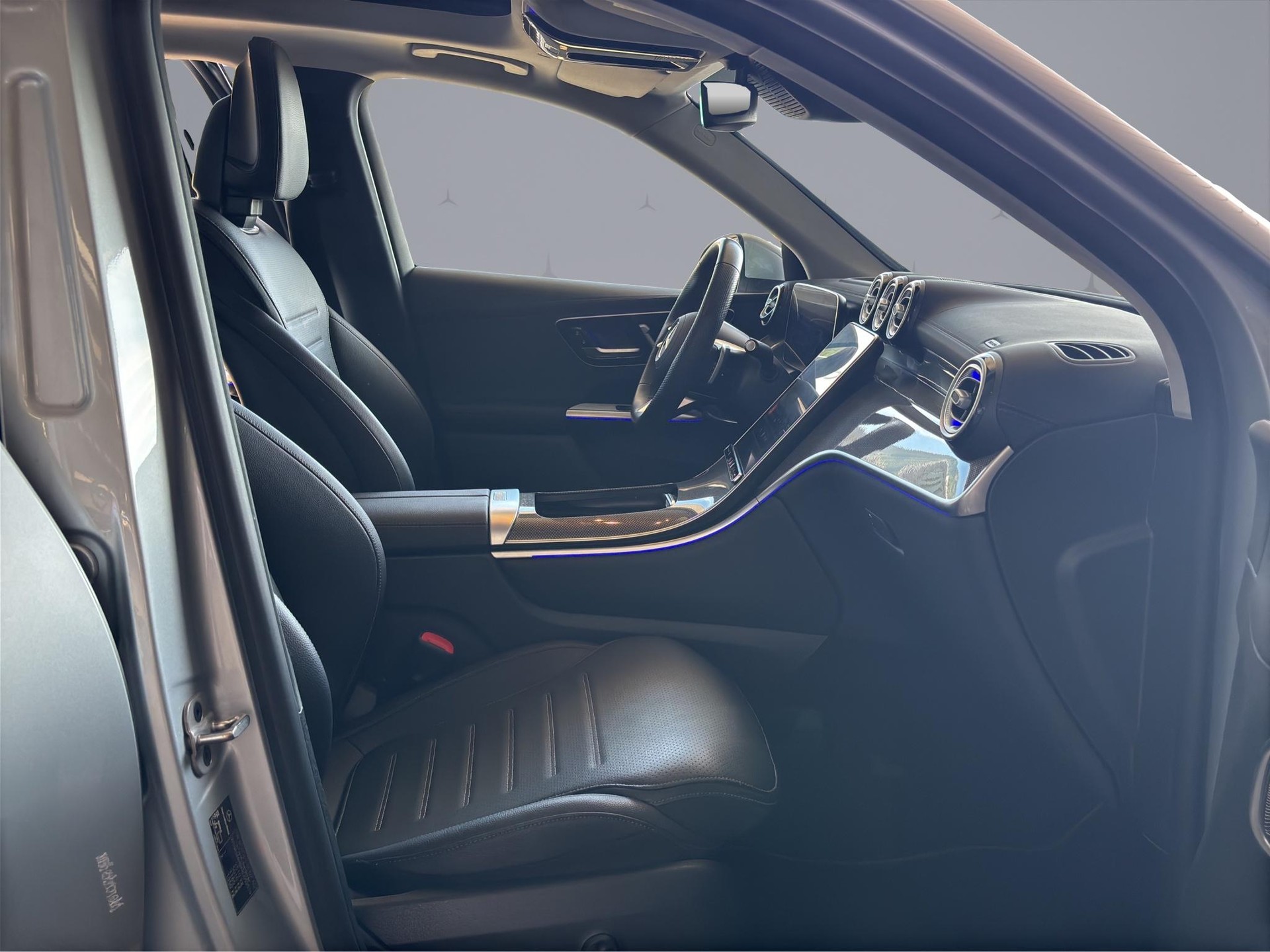 MERCEDES-BENZ GLC 300 AMG Line 4matic-image-14
