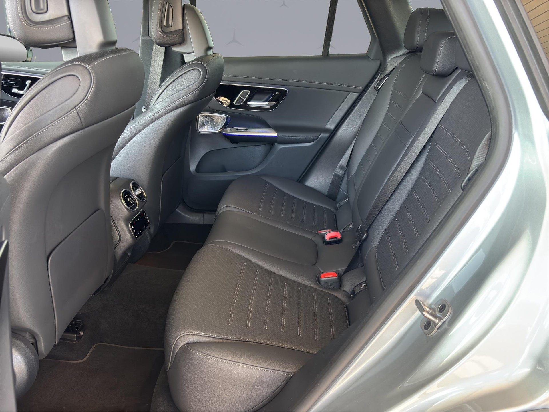 MERCEDES-BENZ GLC 300 AMG Line 4matic-image-10