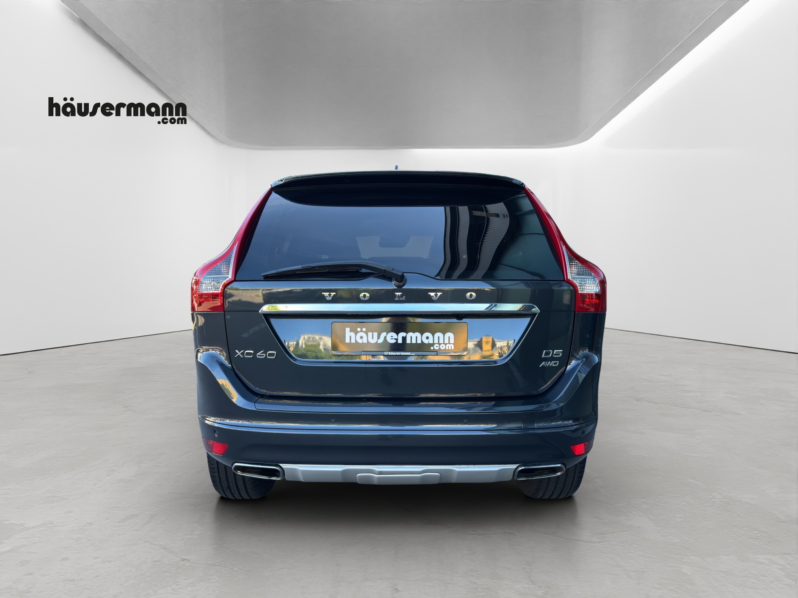 VOLVO XC60 2.4 D5 Summum AWD S/S-image-10