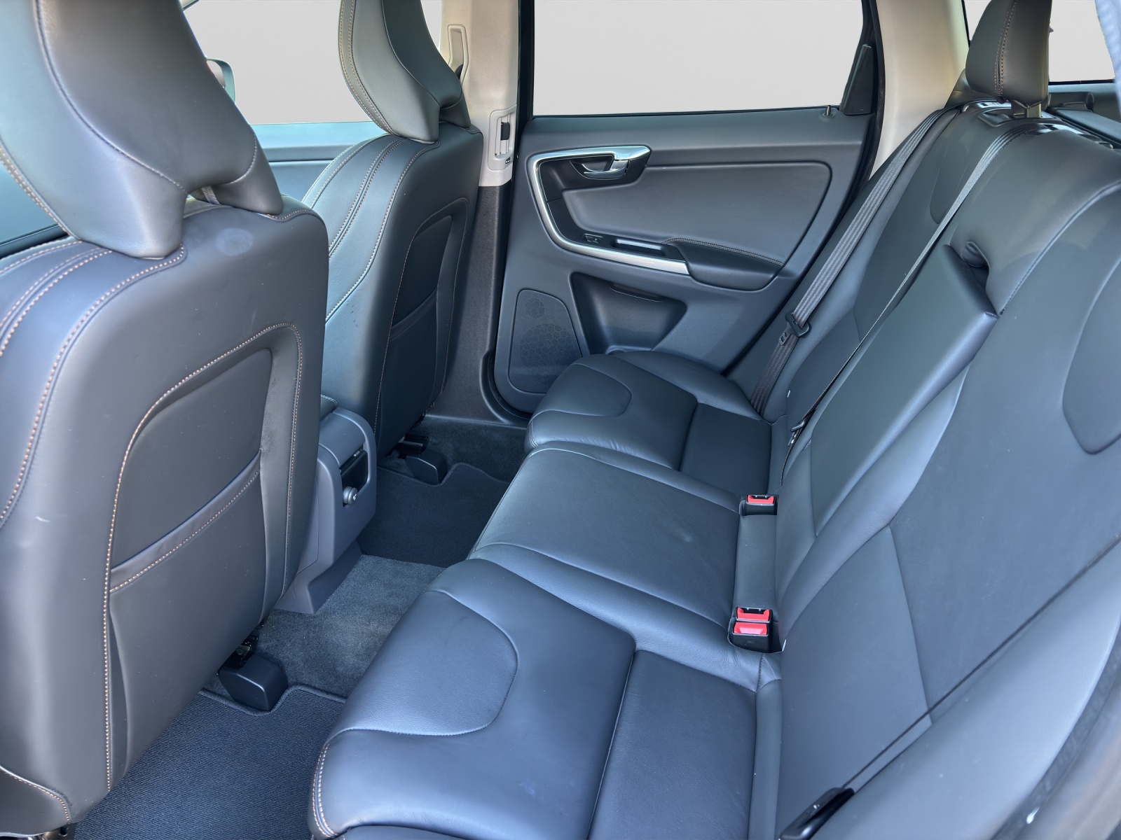 VOLVO XC60 2.4 D5 Summum AWD S/S-image-4