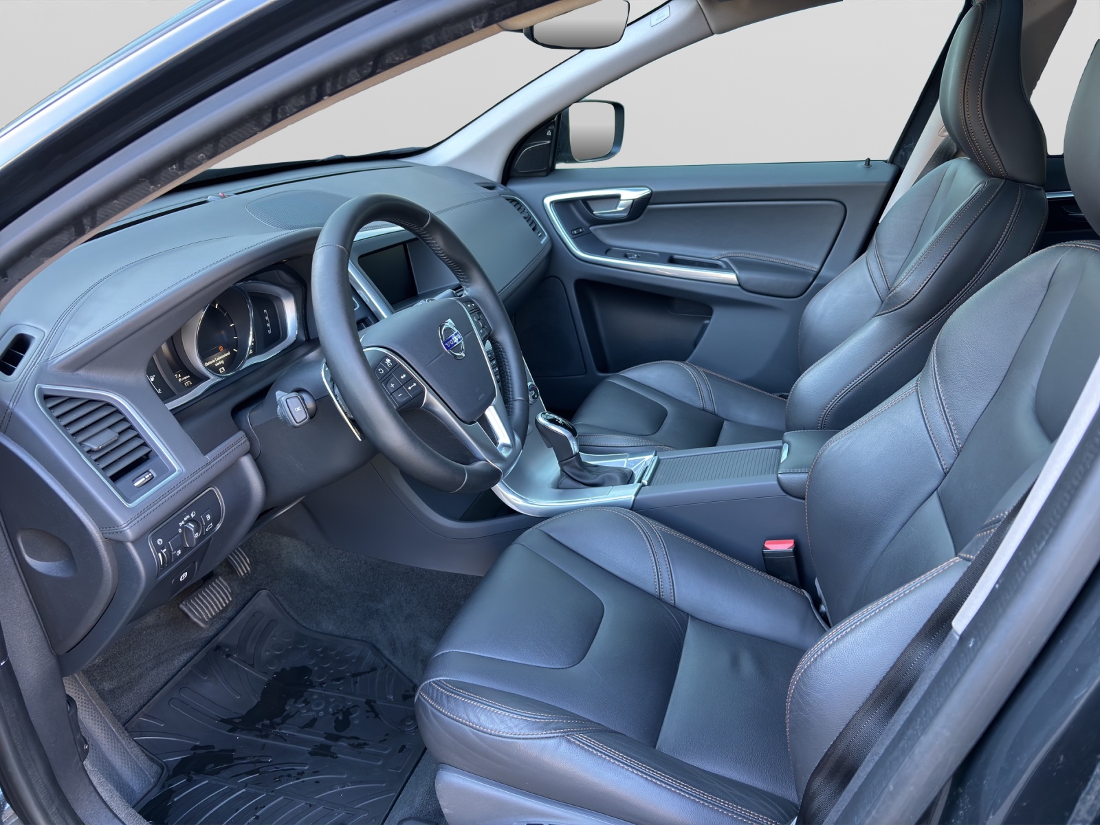 VOLVO XC60 2.4 D5 Summum AWD S/S-showroom-element-3