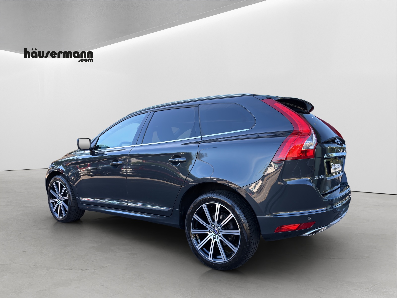 VOLVO XC60 2.4 D5 Summum AWD S/S-showroom-element-2