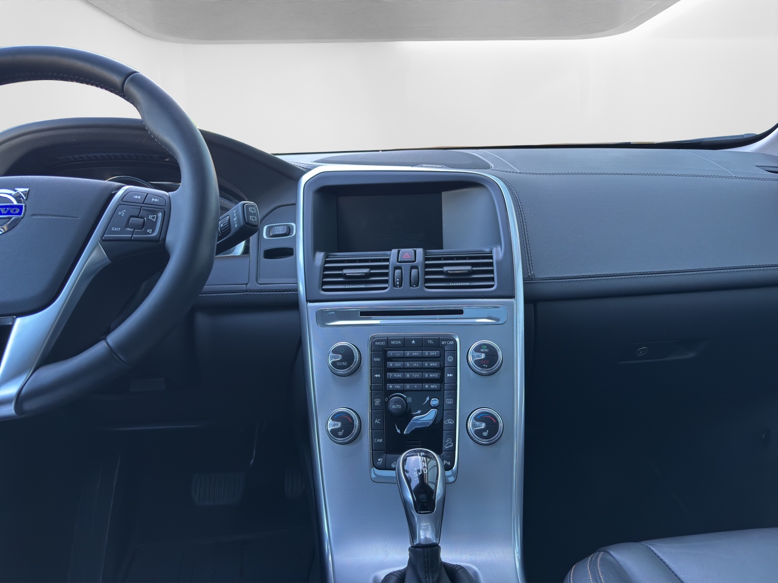 VOLVO XC60 2.4 D5 Summum AWD S/S-image-8
