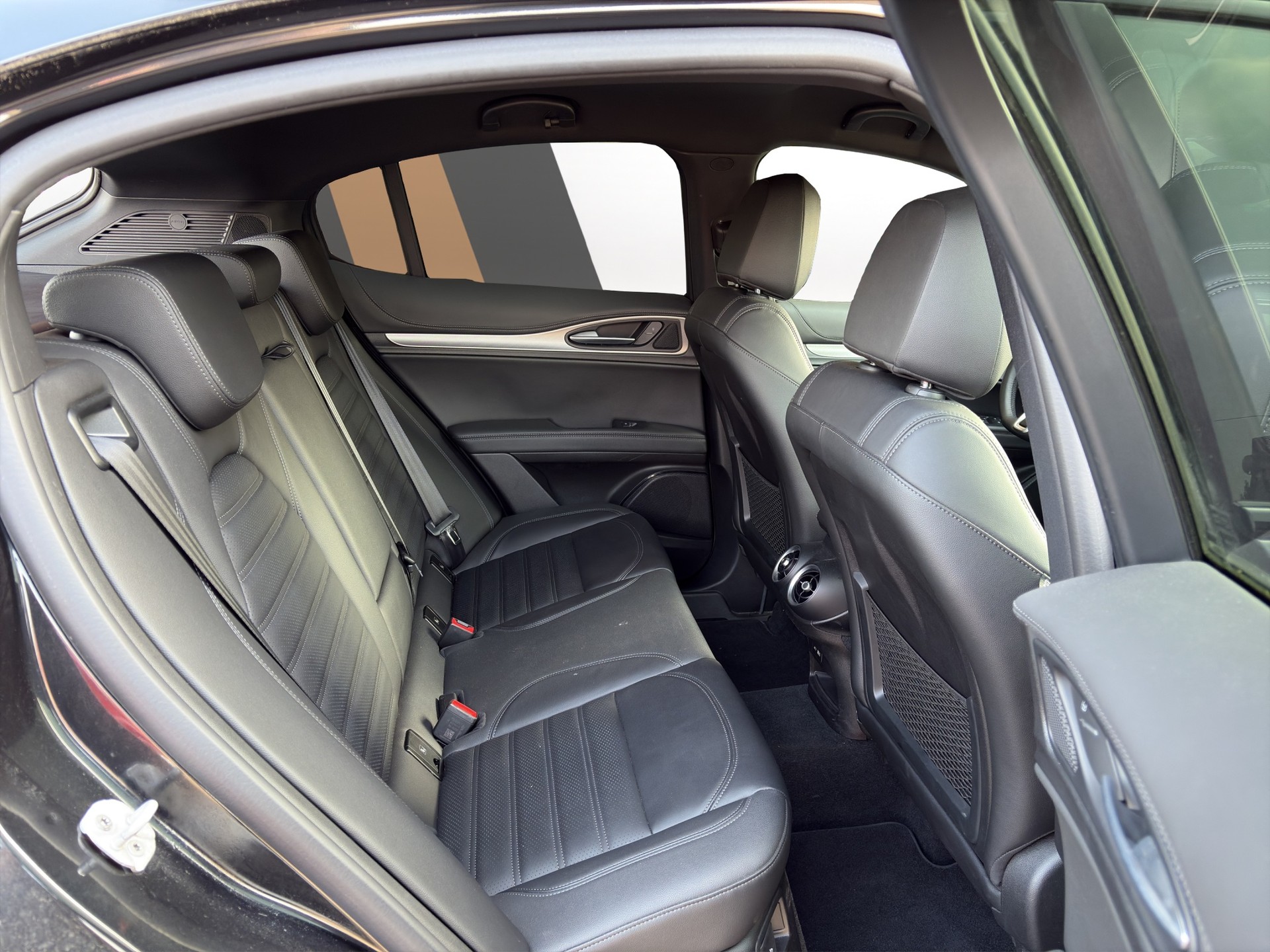 ALFA ROMEO Stelvio 2.0 Q4 280 Veloce Premium-image-11