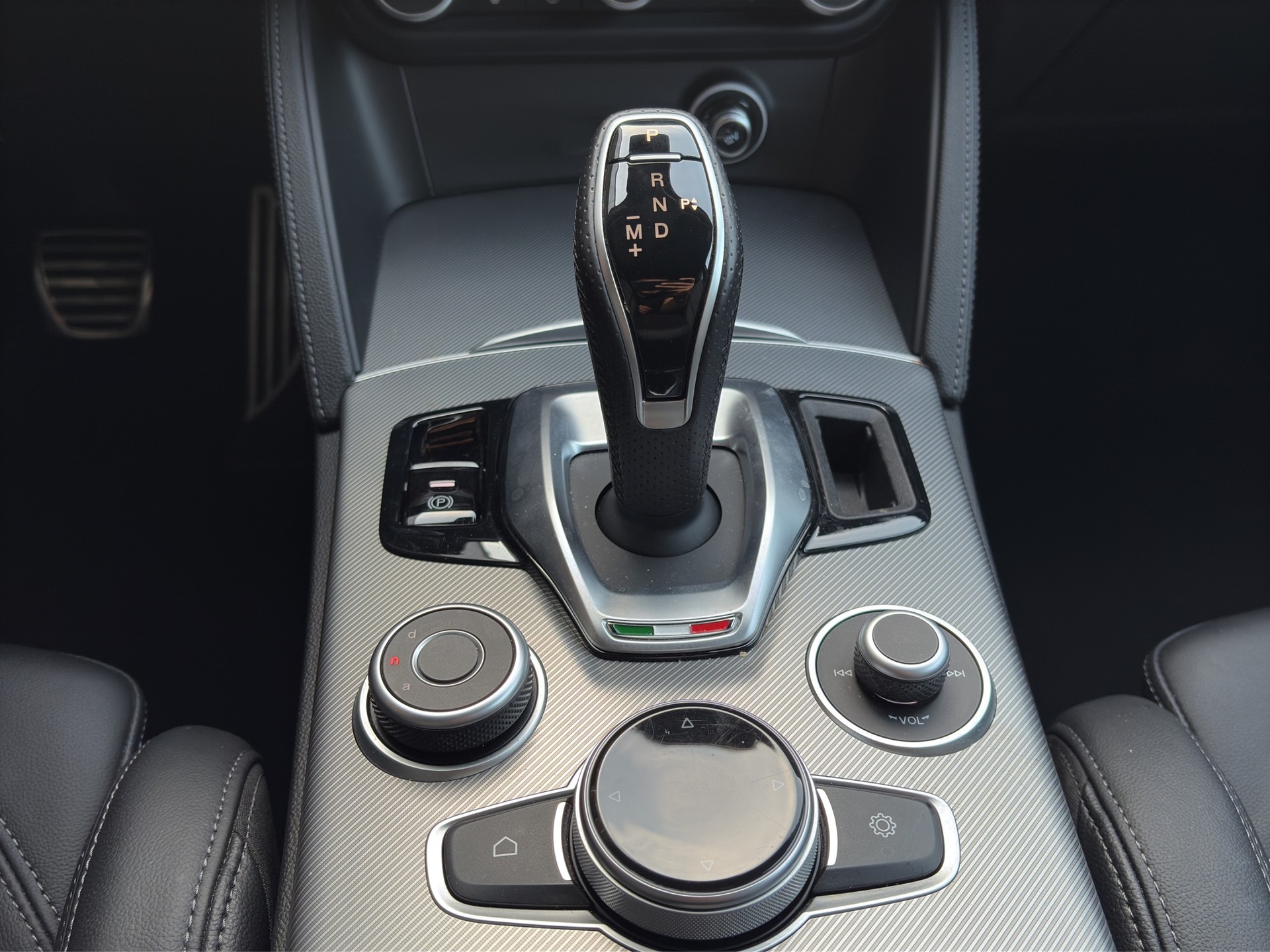 ALFA ROMEO Stelvio 2.0 Q4 280 Veloce Premium-image-22