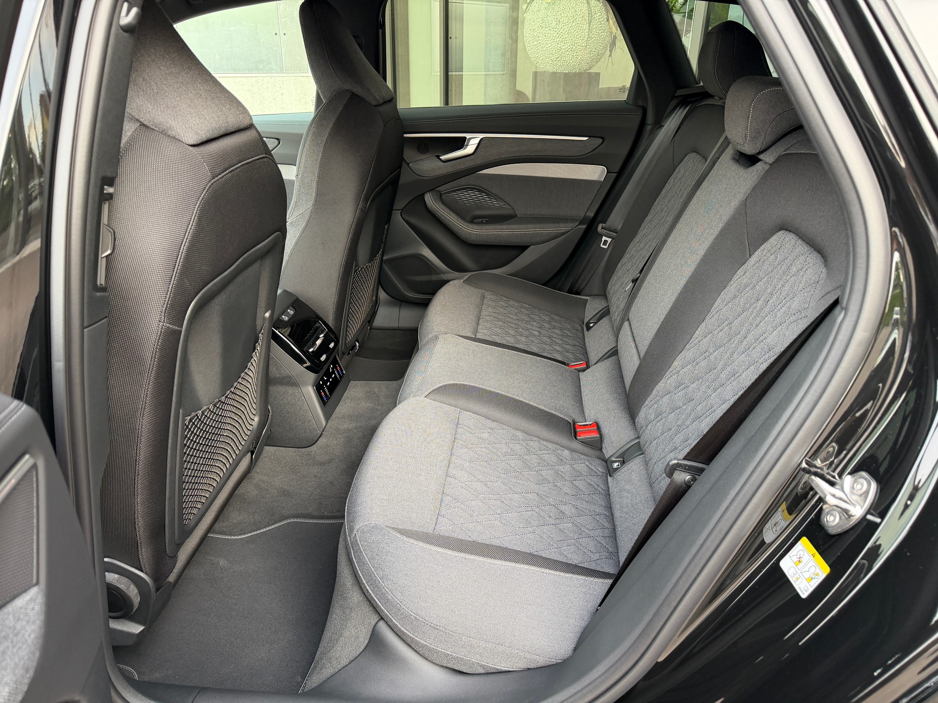 AUDI A6 Avant TDI quattro 150 kW S tronic-image-16