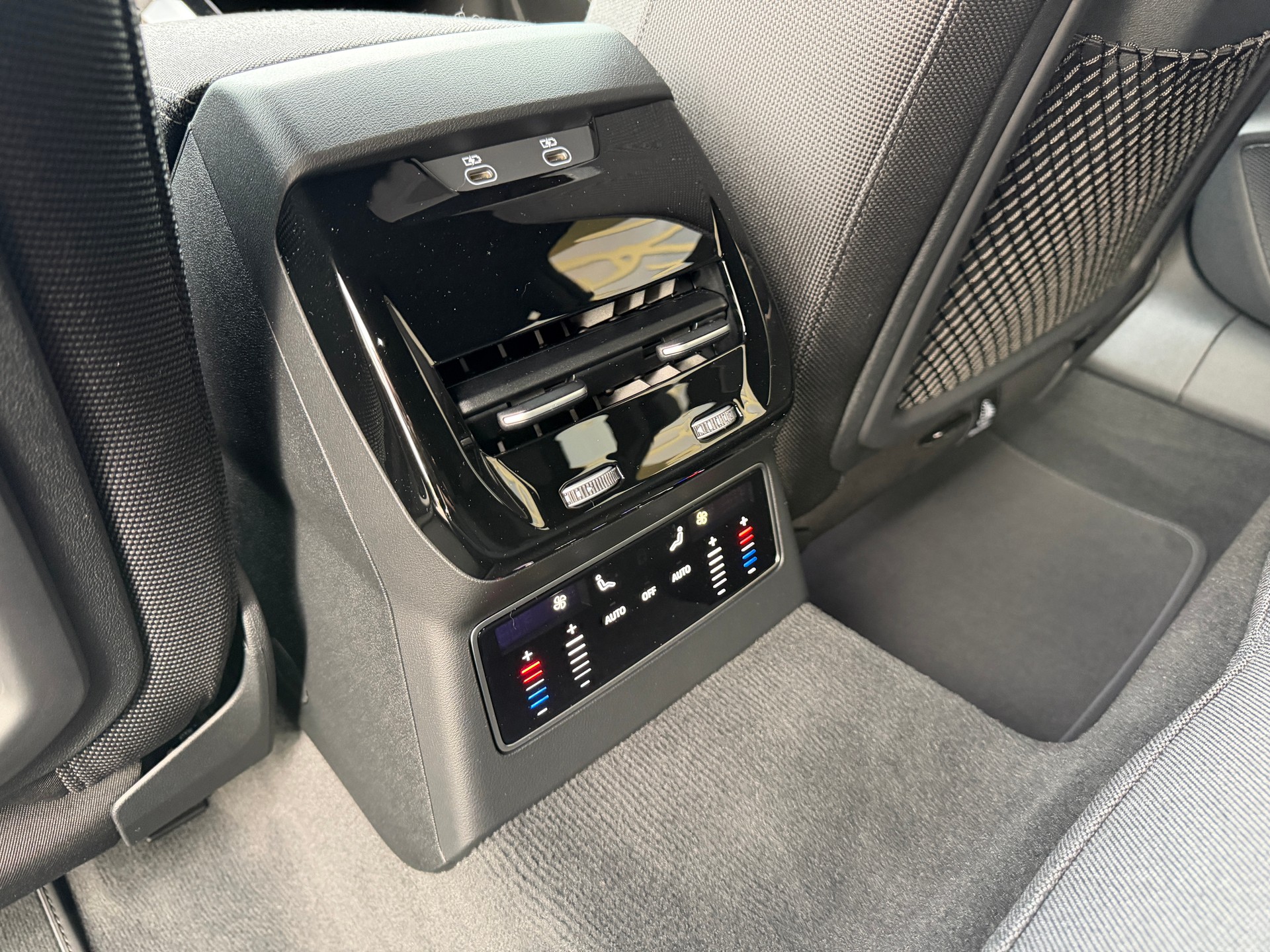 AUDI A6 Avant TDI quattro 150 kW S tronic-image-17