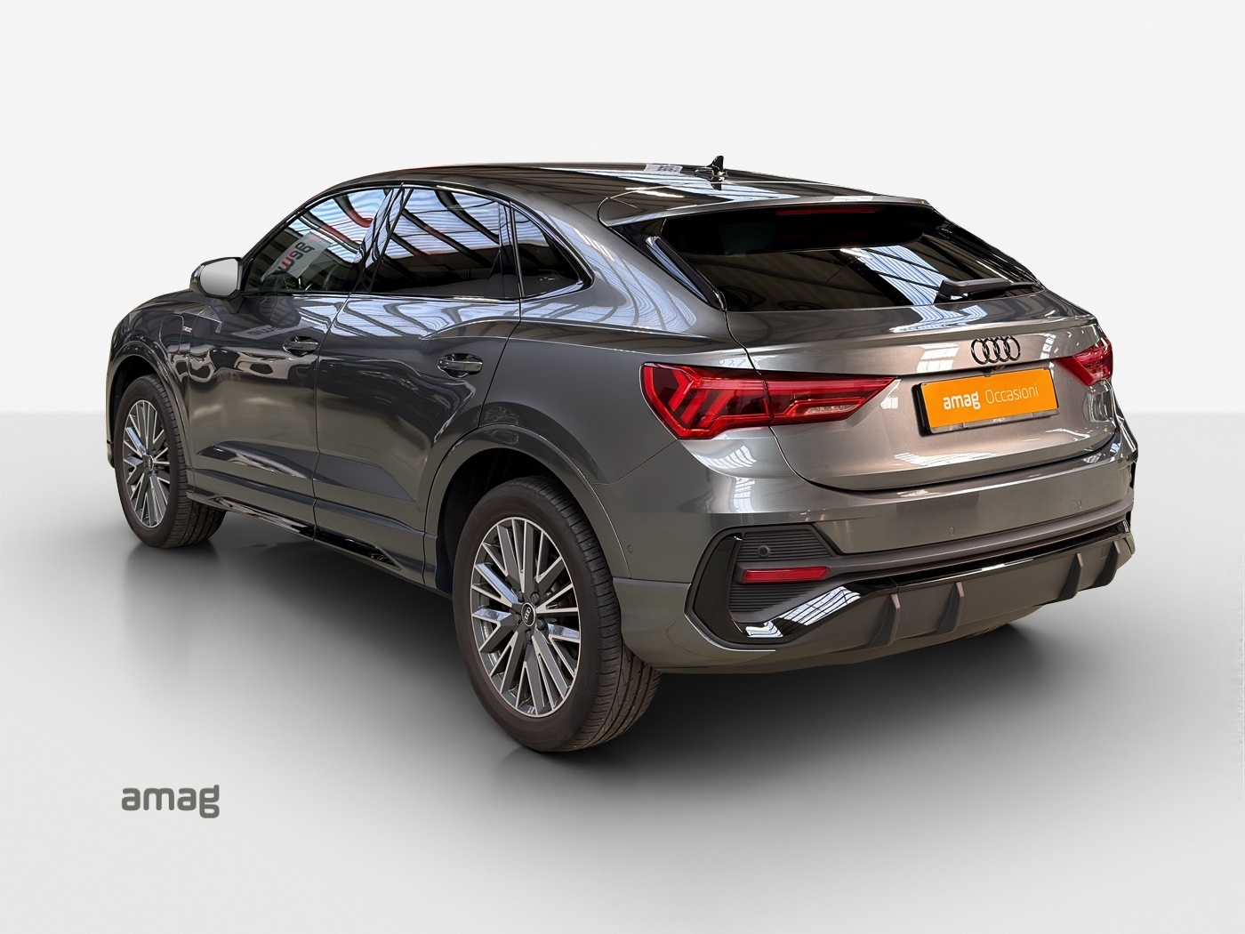 AUDI Q3 Sportback 45 TFSI e S line Attraction S-tronic-showroom-element-3