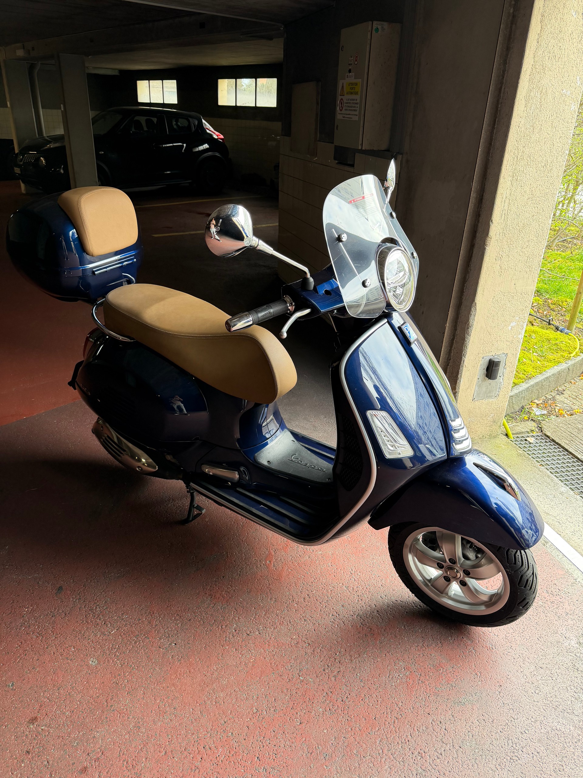 PIAGGIO Vespa GTS 300 Touring ABS-image-3