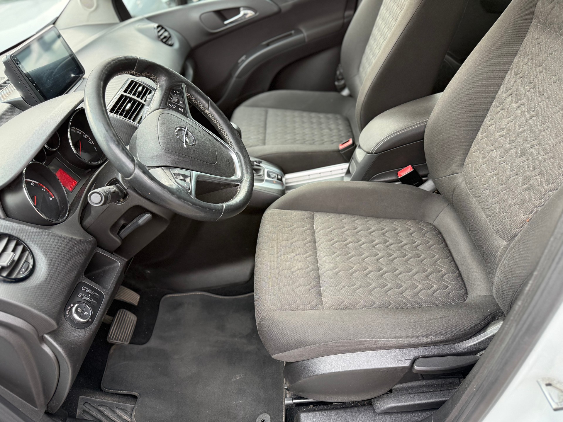 OPEL Meriva 1.4 Turbo Active Edition Automatic-image-10